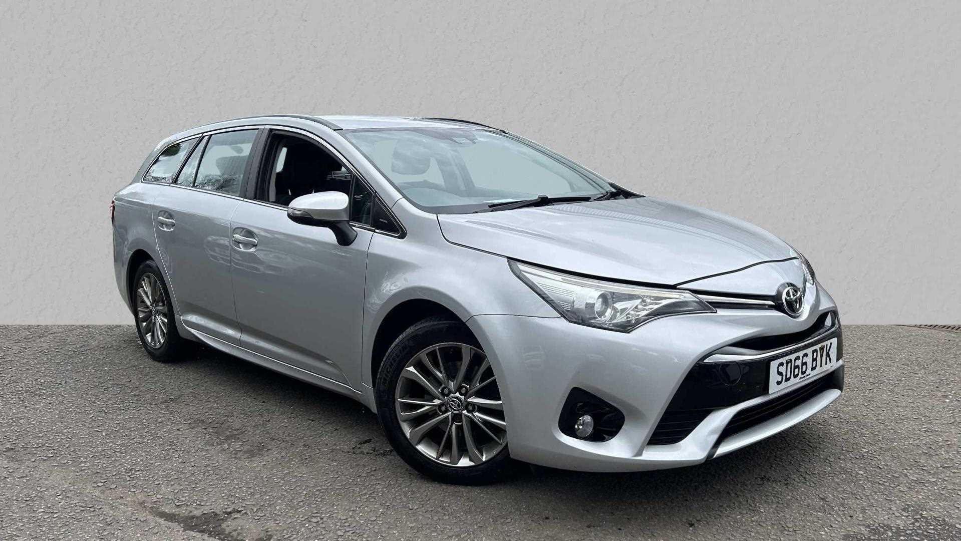 Main listing image - Toyota Avensis