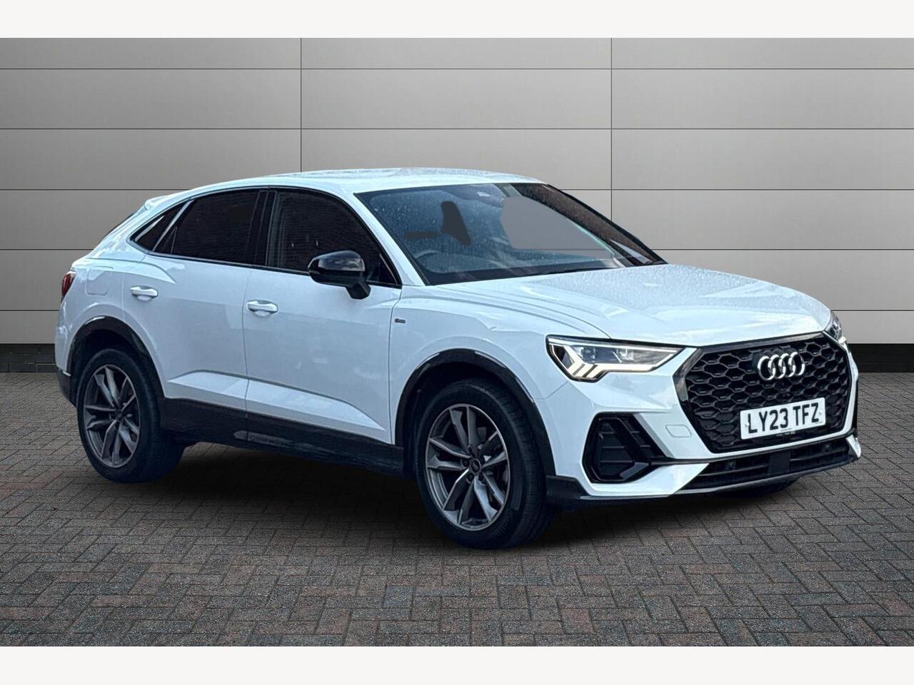 Main listing image - Audi Q3