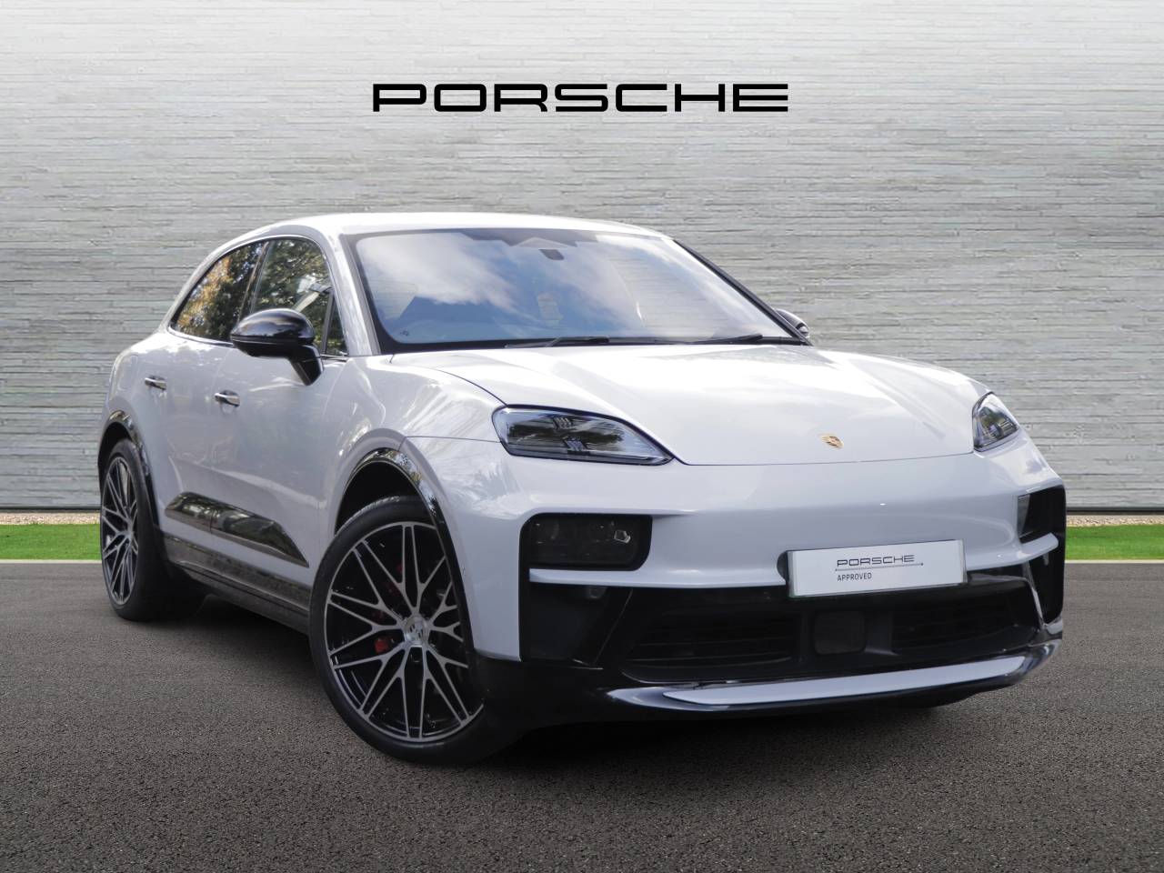 Main listing image - Porsche Macan
