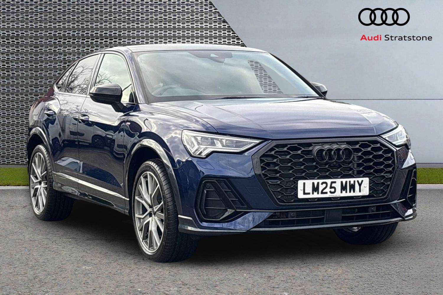 Main listing image - Audi Q3