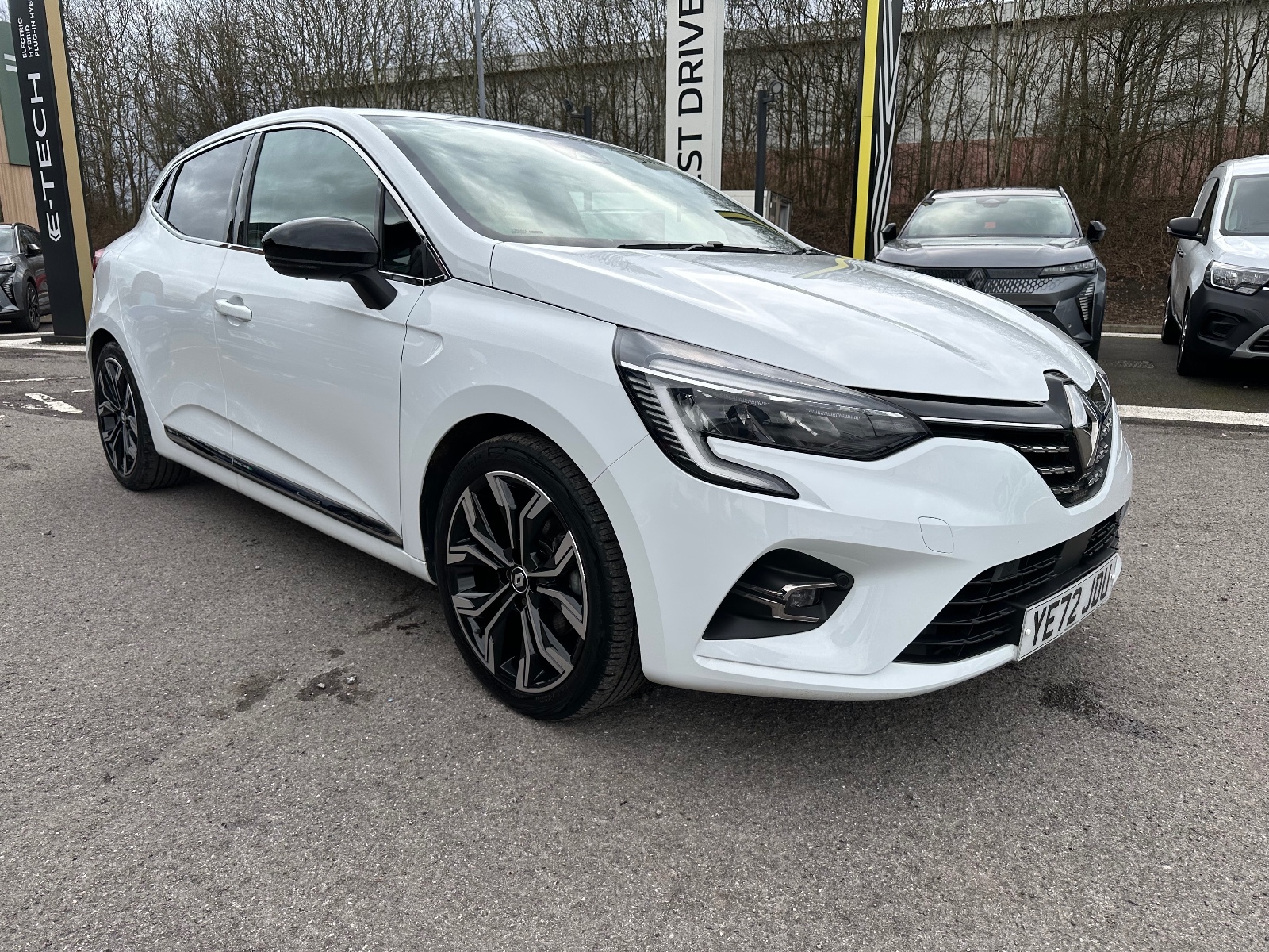 Main listing image - Renault Clio