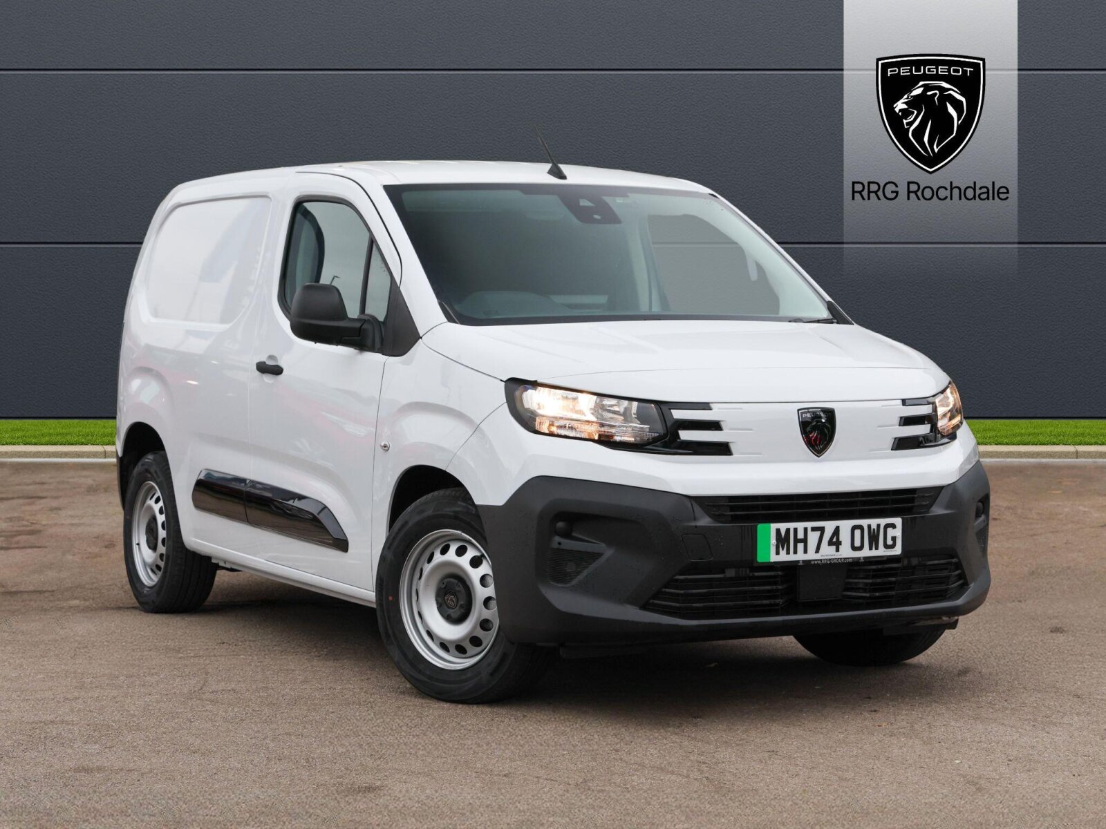 Main listing image - Peugeot e-Partner