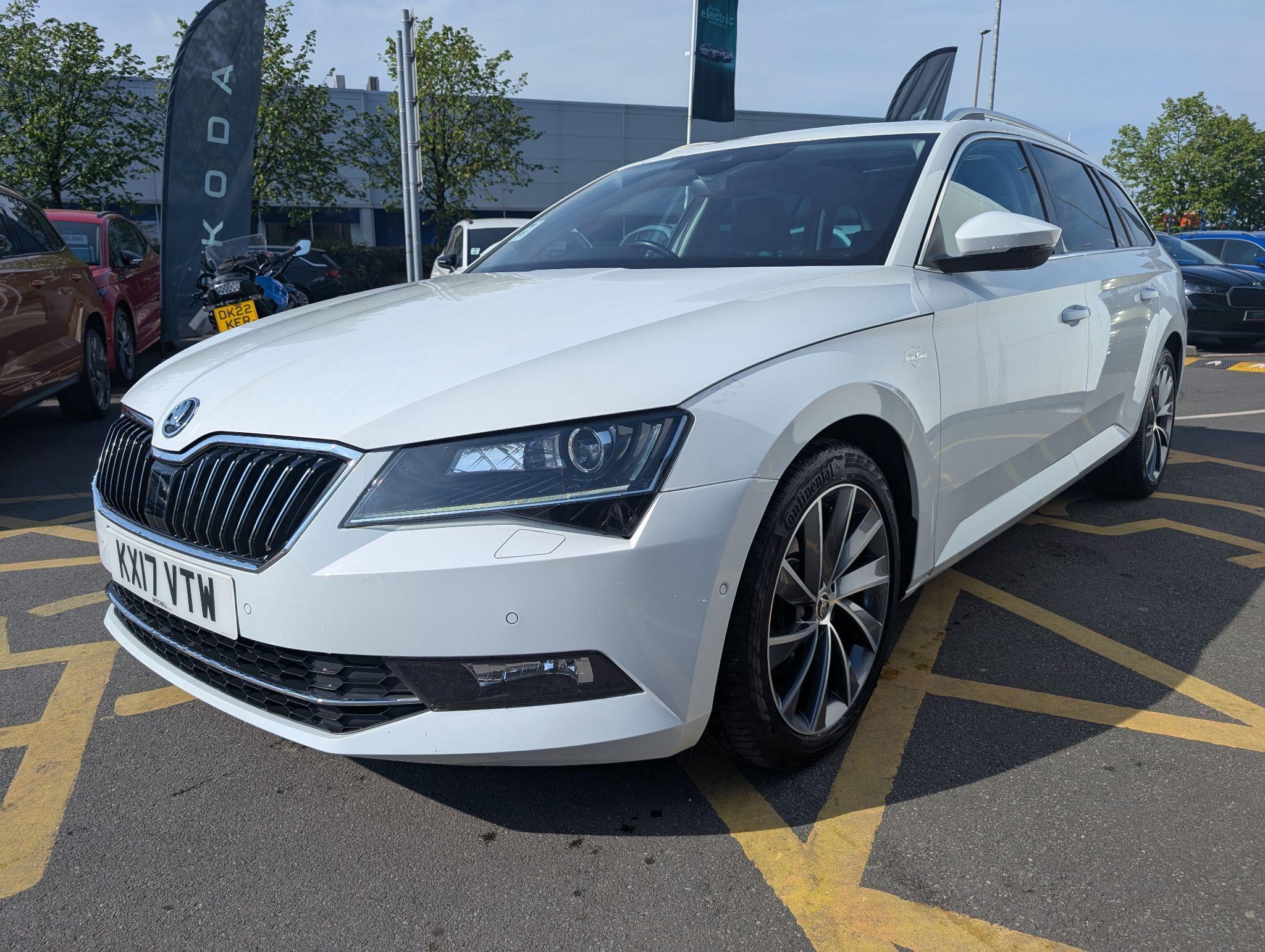 Main listing image - Skoda Superb Estate