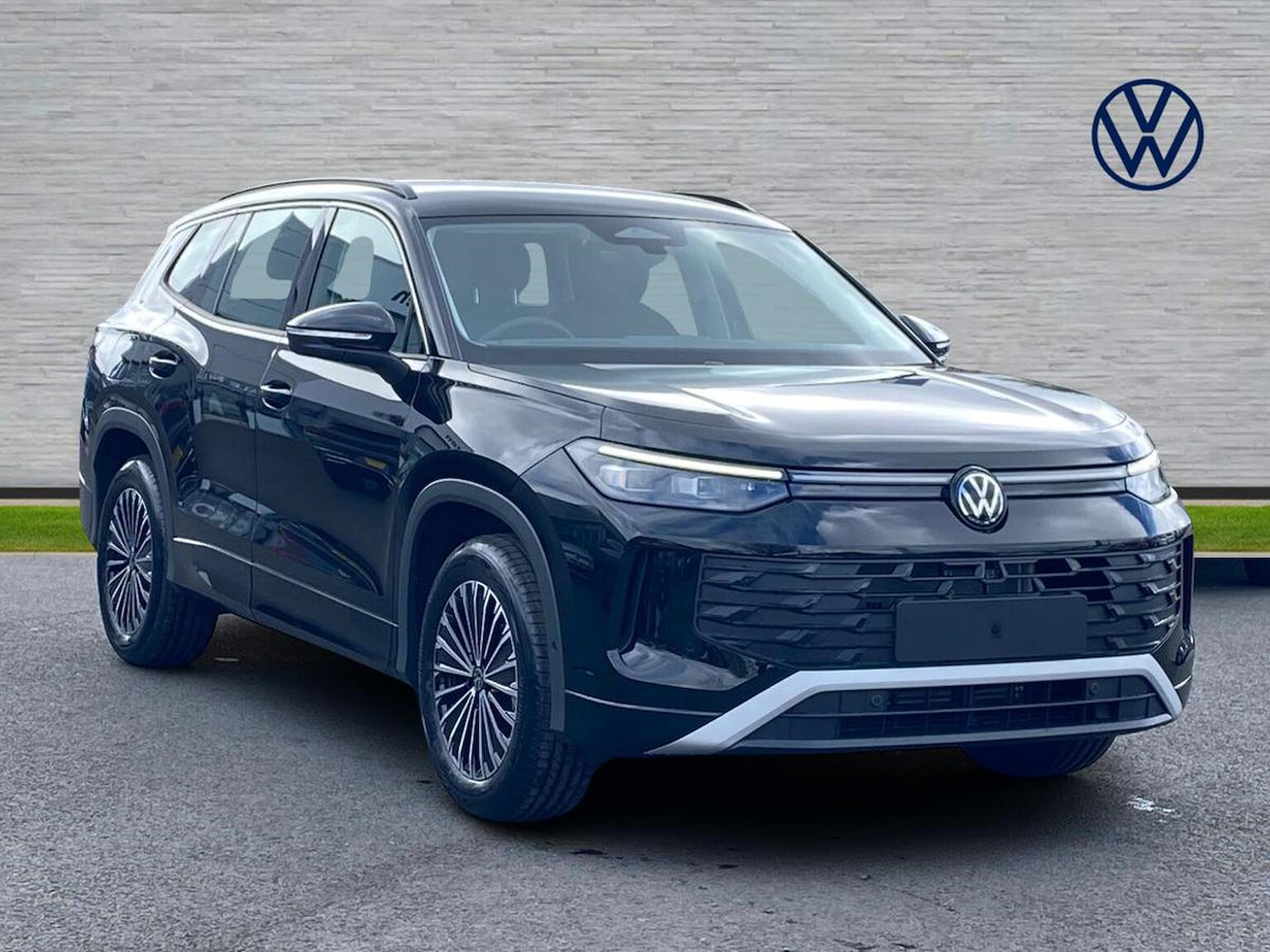 Main listing image - Volkswagen Tayron
