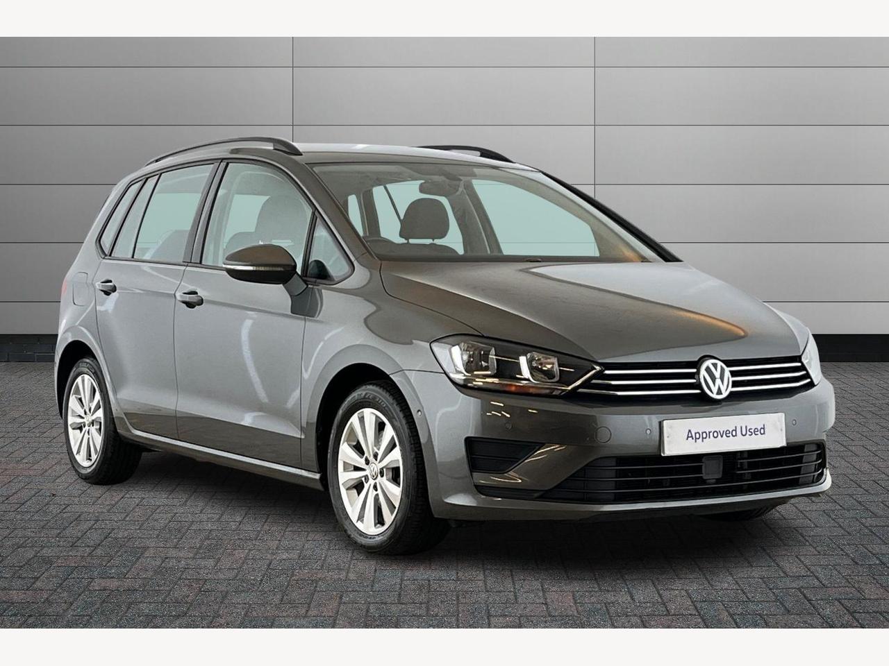 Main listing image - Volkswagen Golf SV