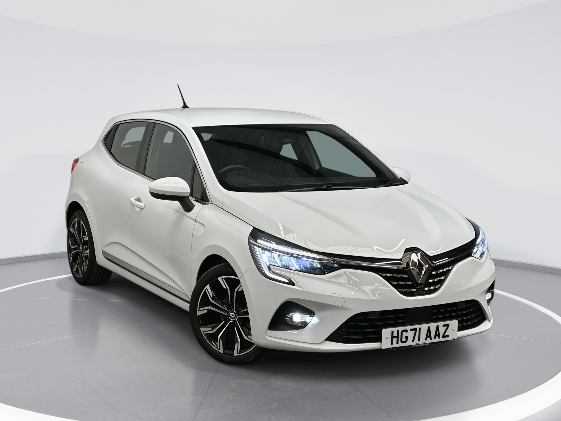 Main listing image - Renault Clio