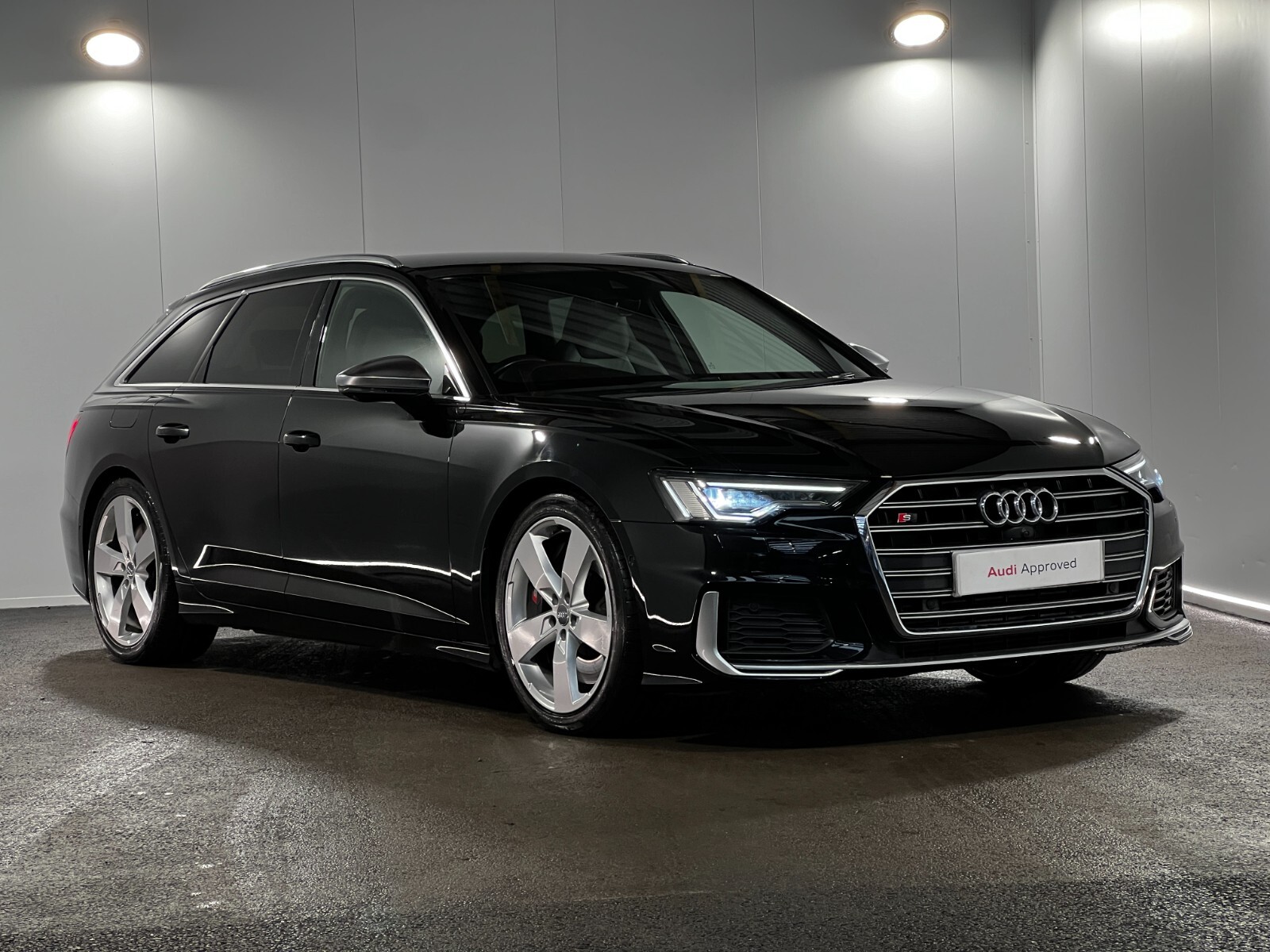 Main listing image - Audi S6