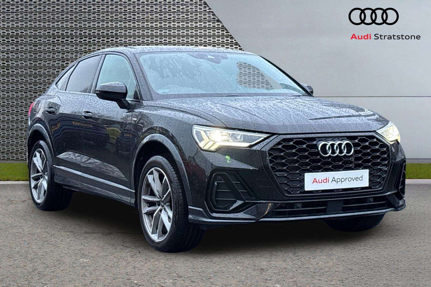 Main listing image - Audi Q3