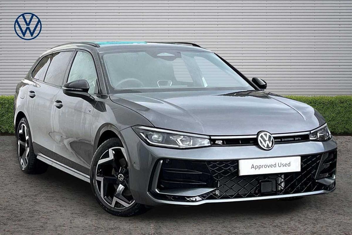 Main listing image - Volkswagen Passat