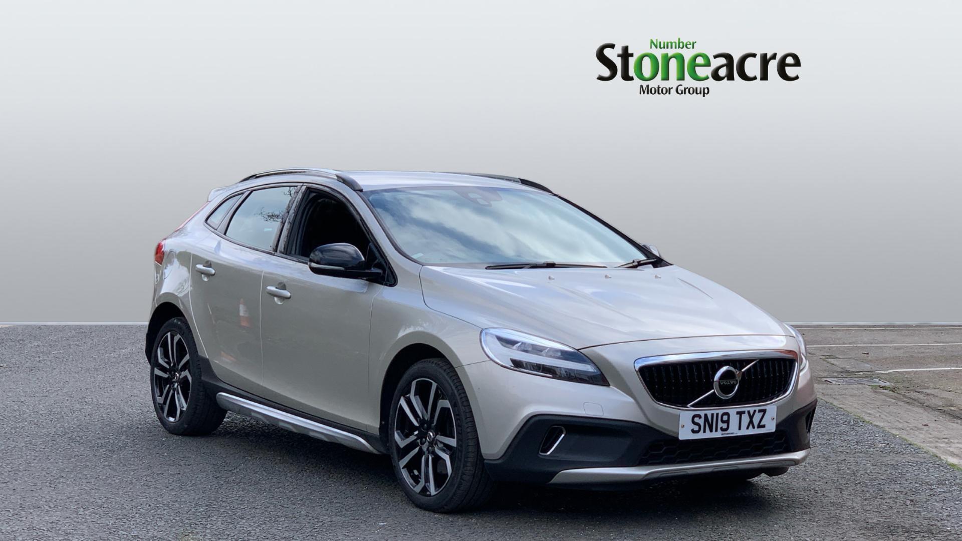 Main listing image - Volvo V40 Cross Country