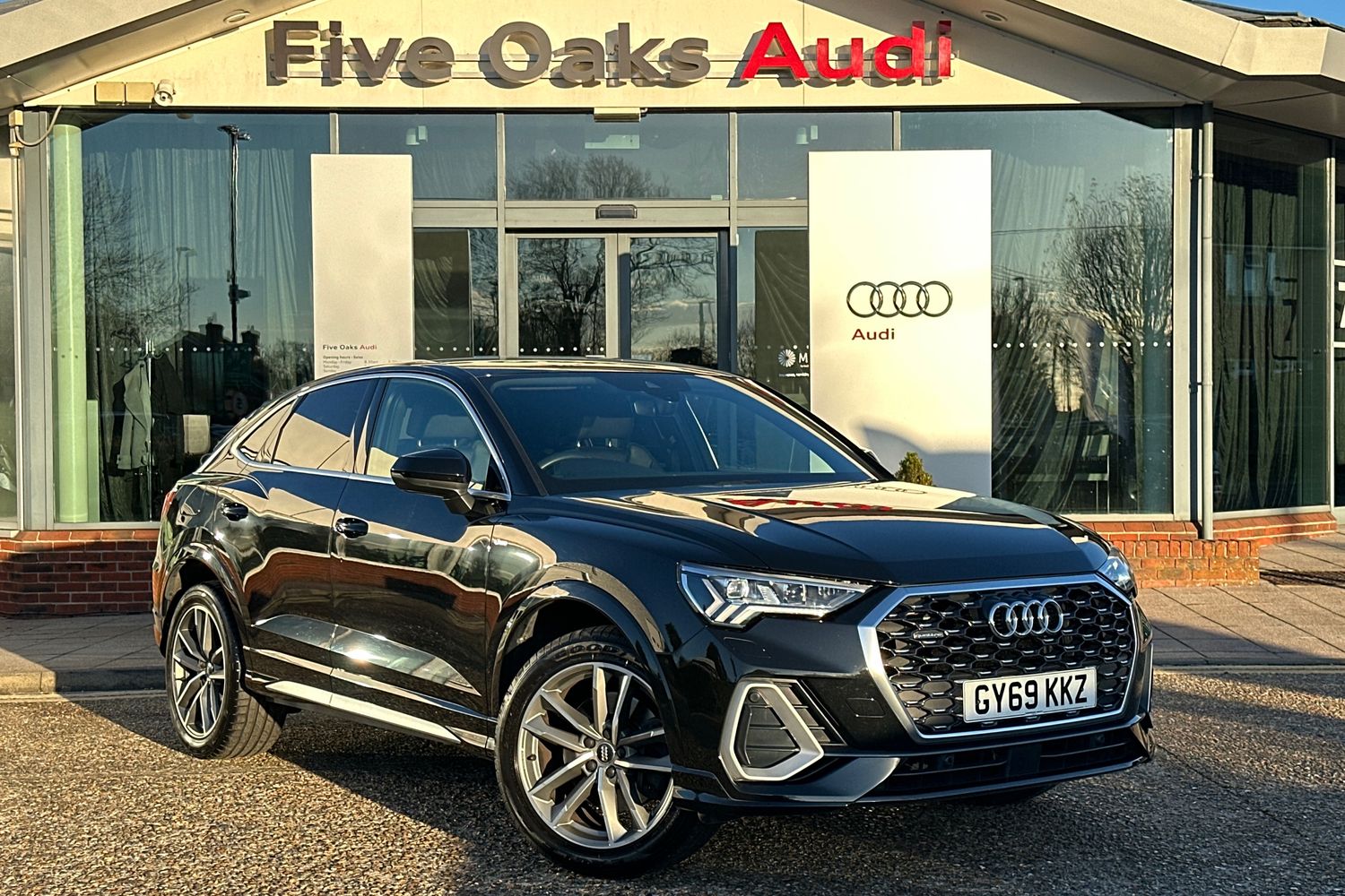 Main listing image - Audi Q3