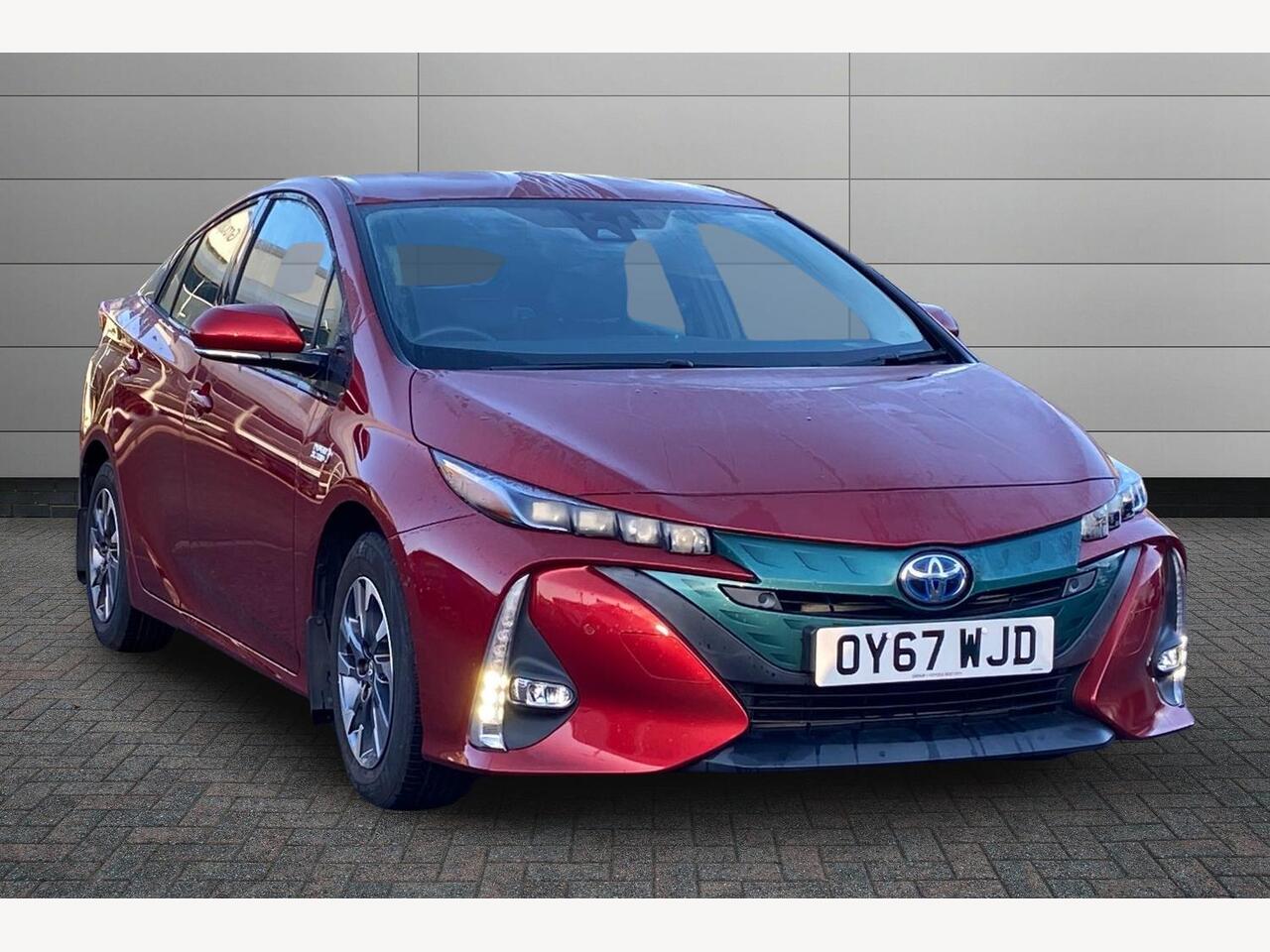 Main listing image - Toyota Prius Plug-In