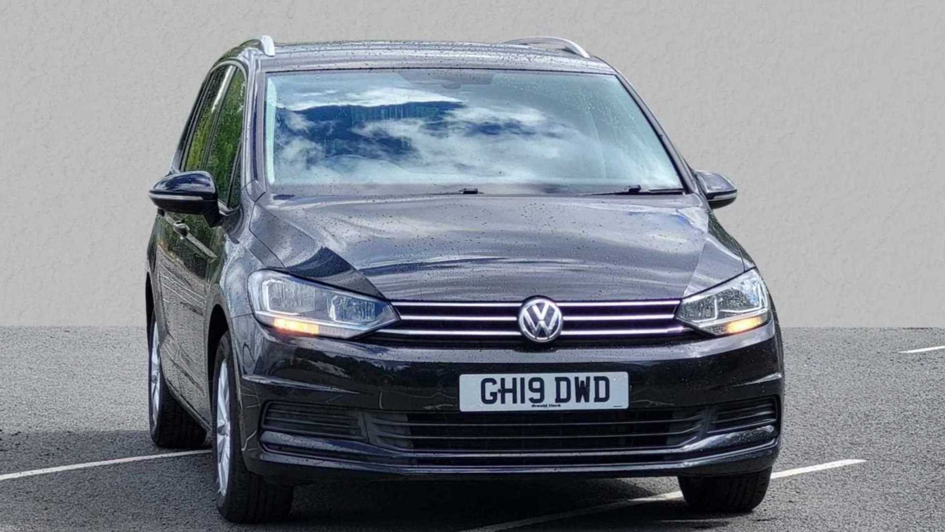 Main listing image - Volkswagen Touran