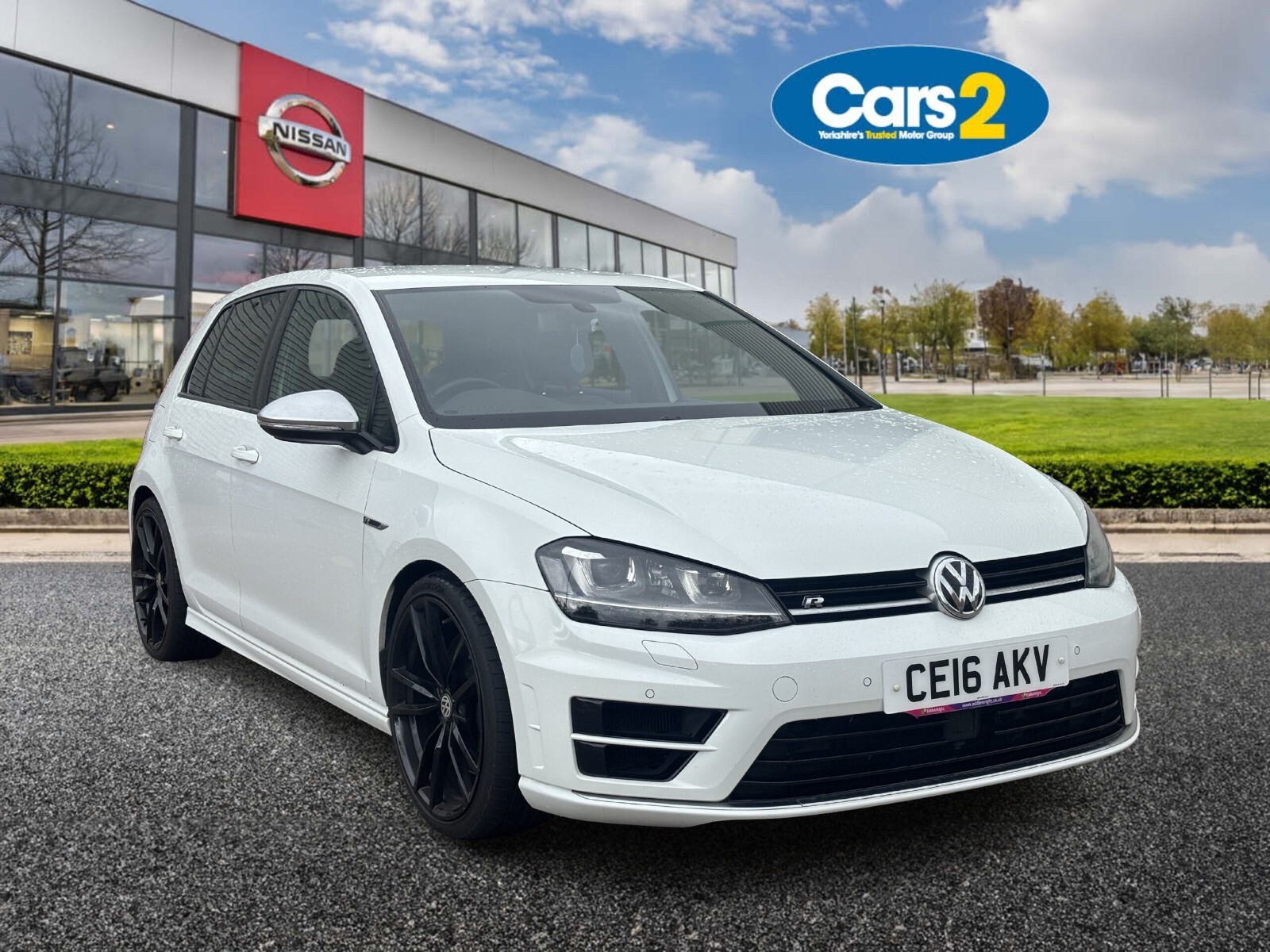 Main listing image - Volkswagen Golf R