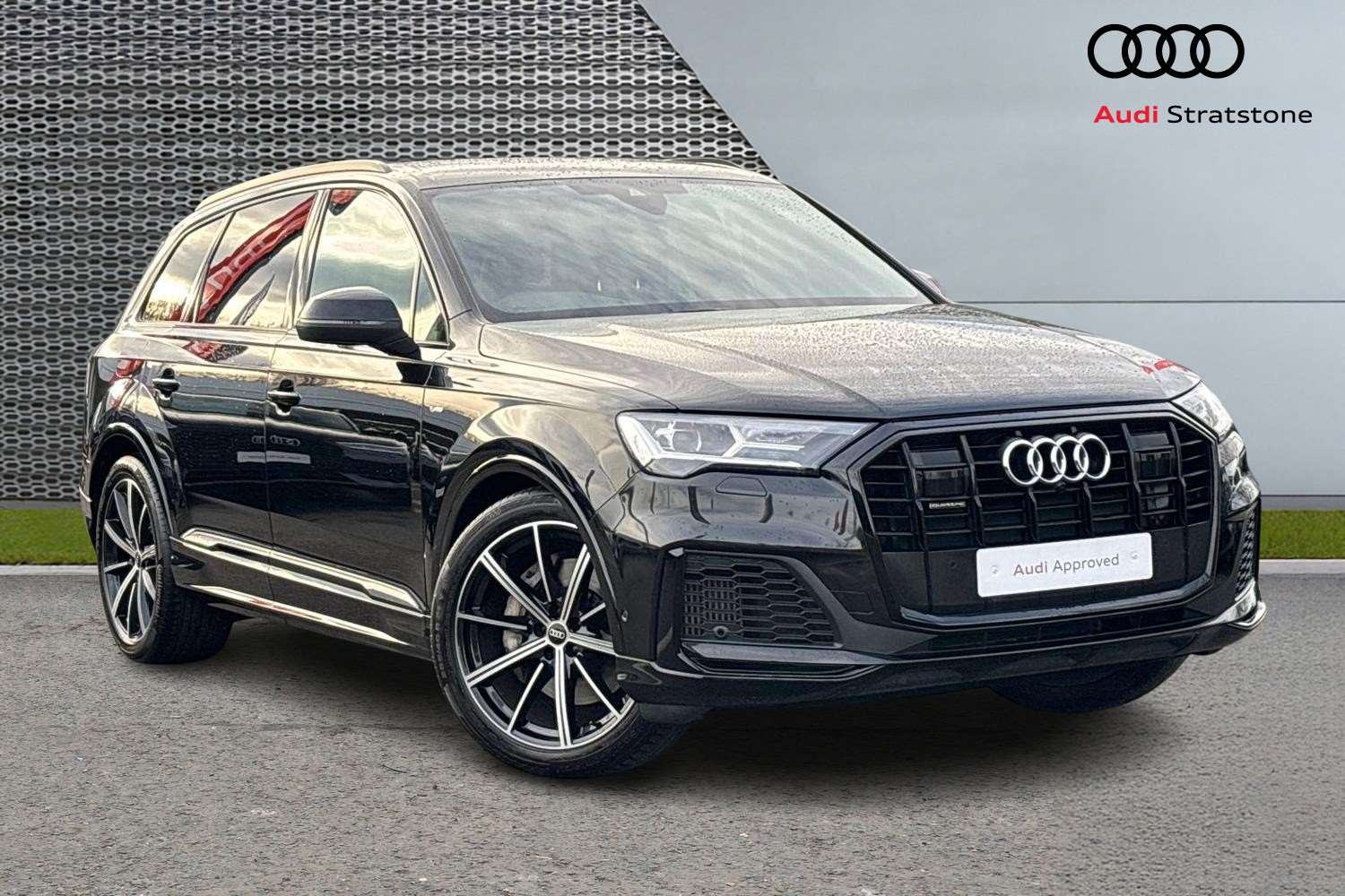 Main listing image - Audi Q7