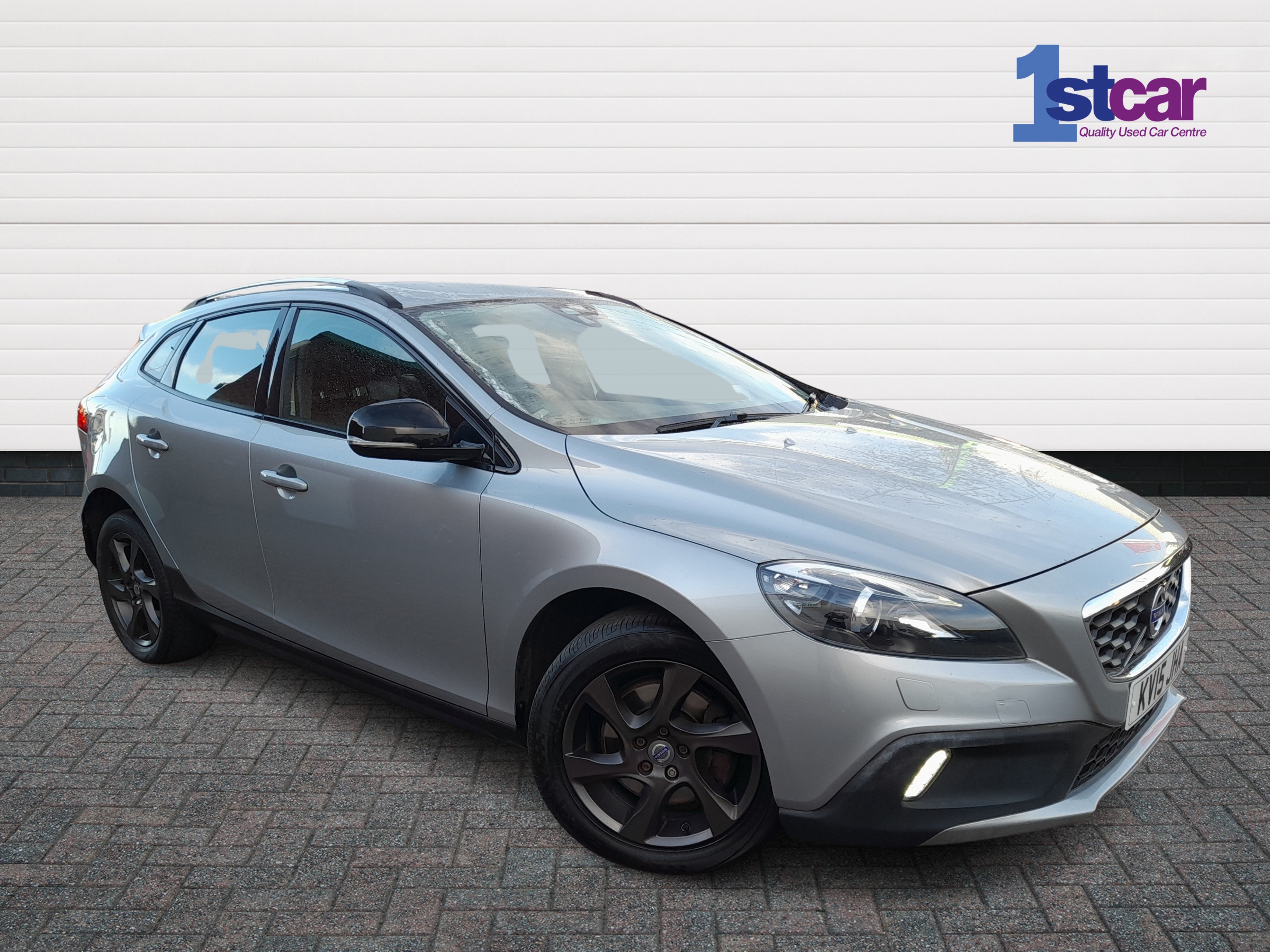 Main listing image - Volvo V40 Cross Country