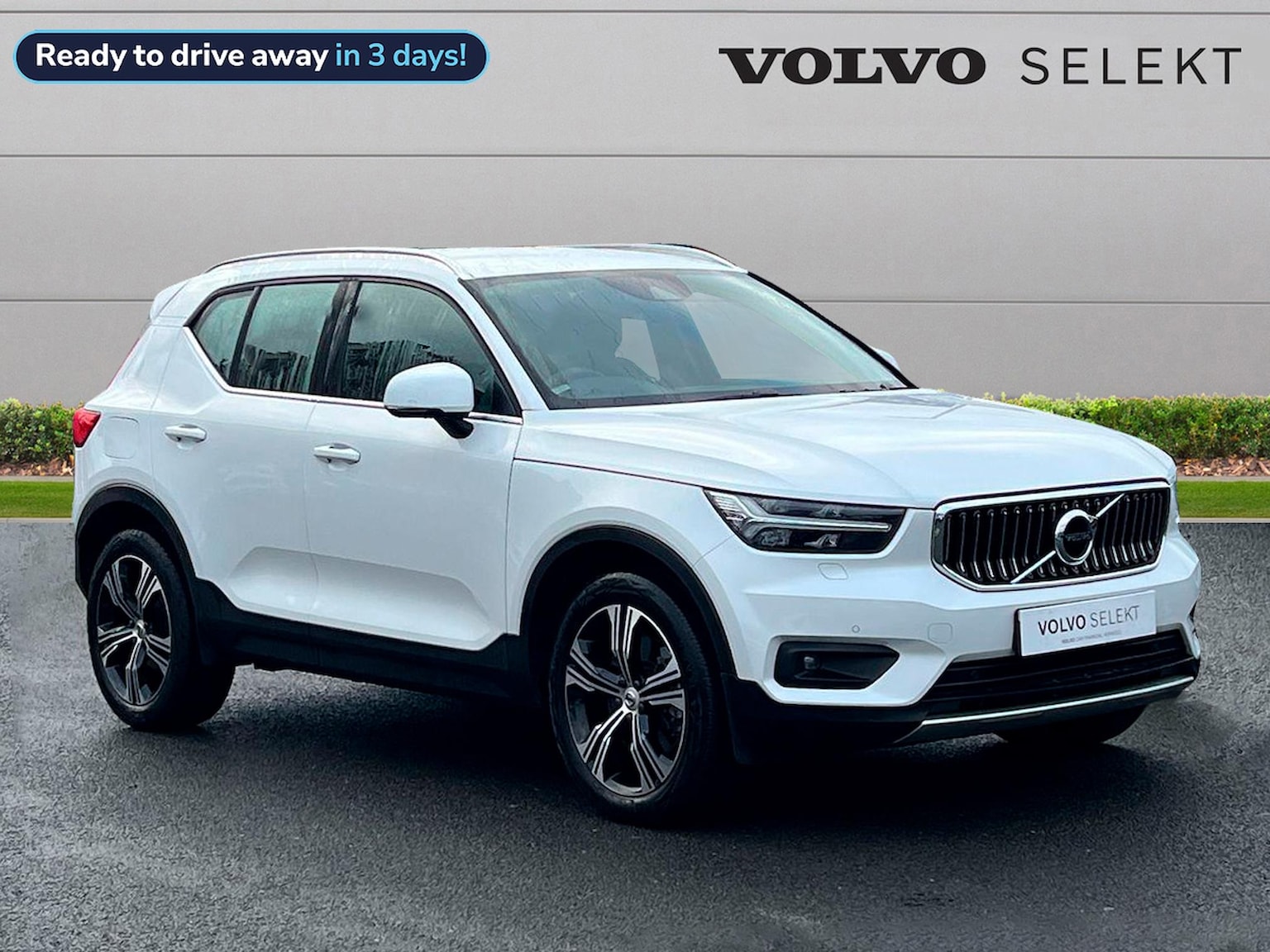 Main listing image - Volvo XC40 Recharge