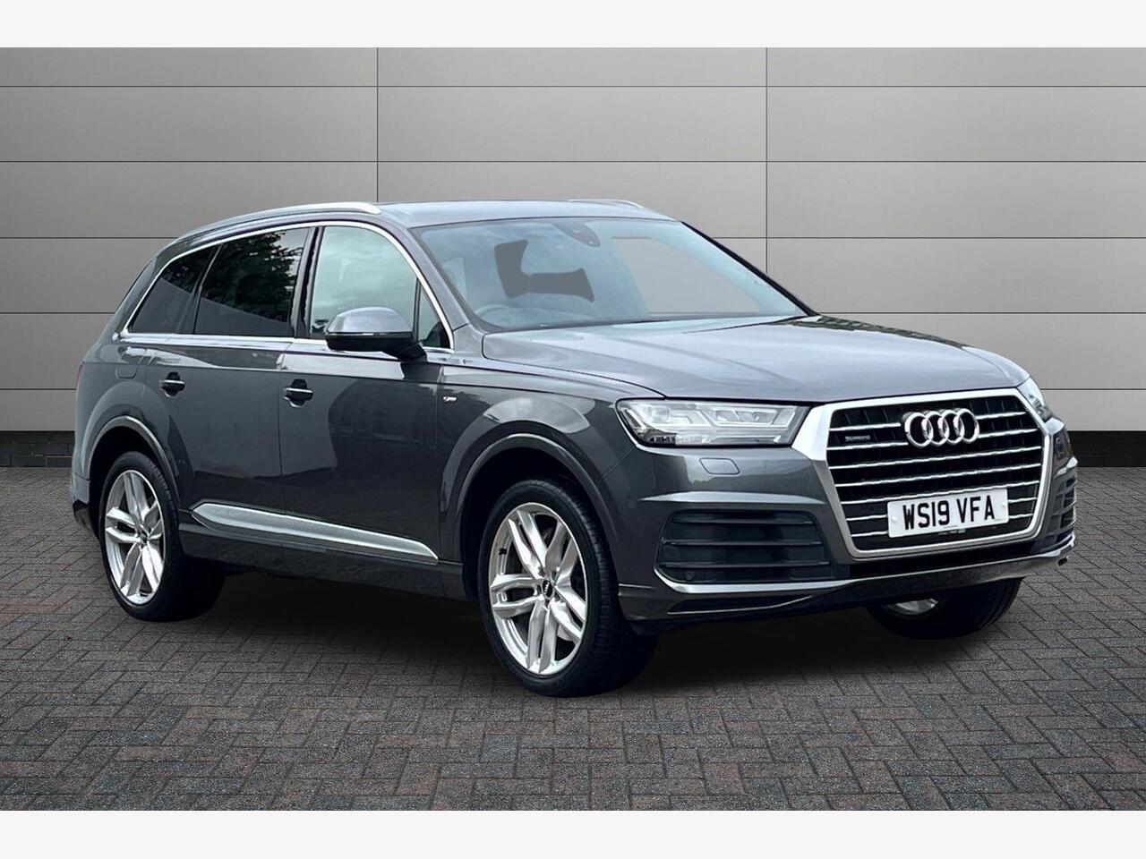 Main listing image - Audi Q7