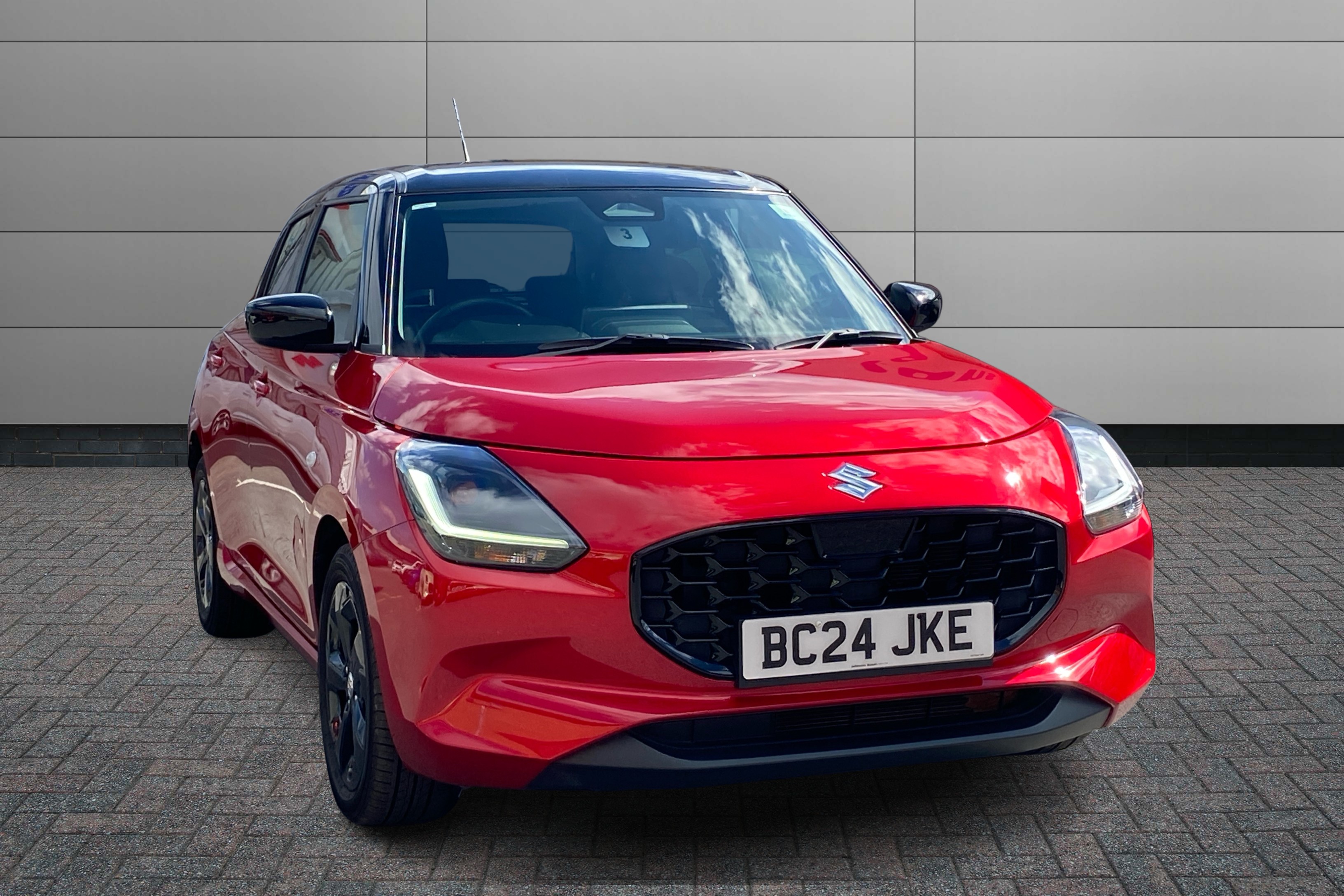Main listing image - Suzuki Swift