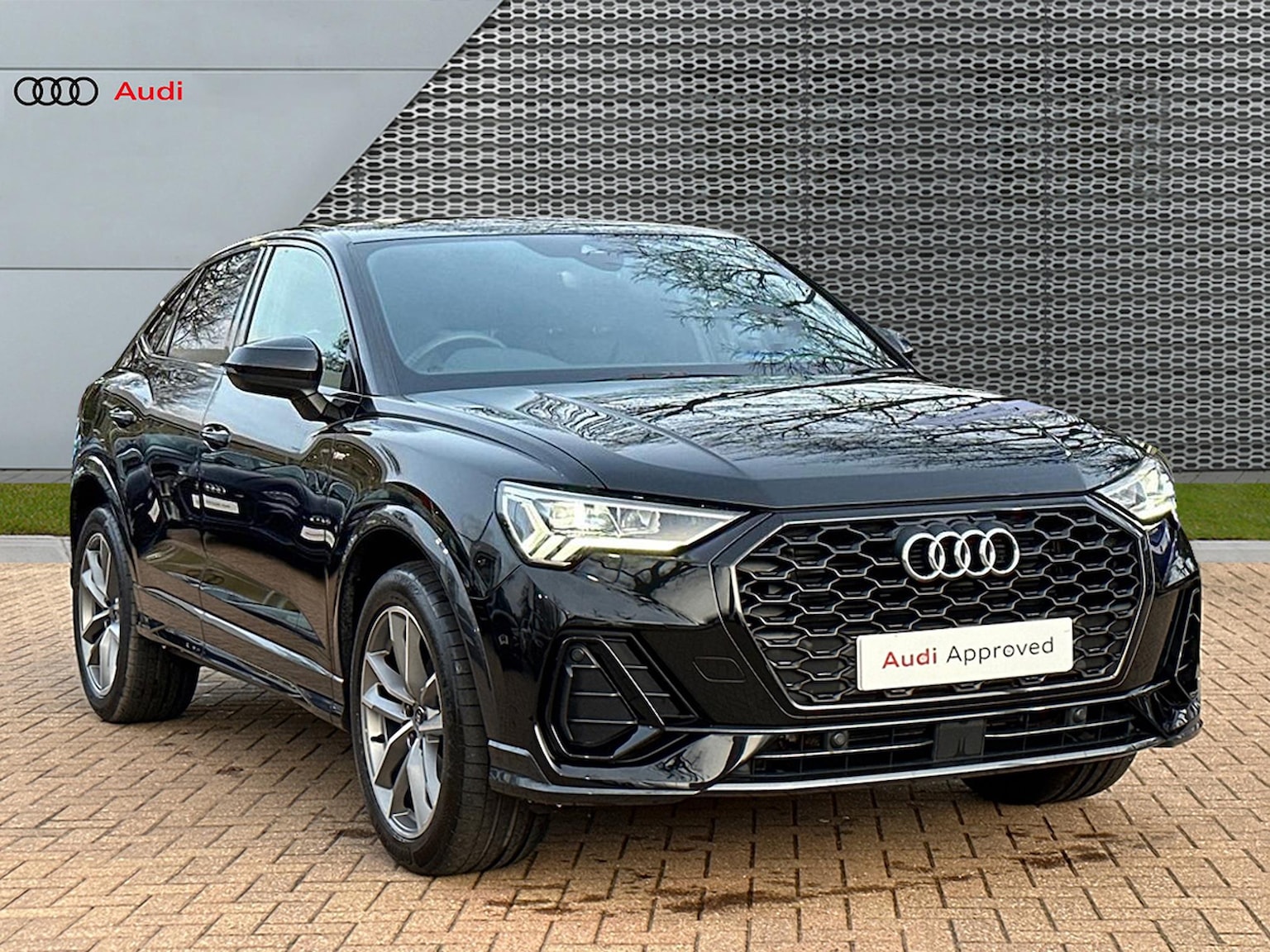 Main listing image - Audi Q3