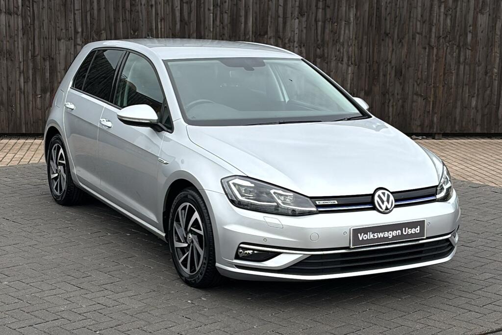 Main listing image - Volkswagen Golf