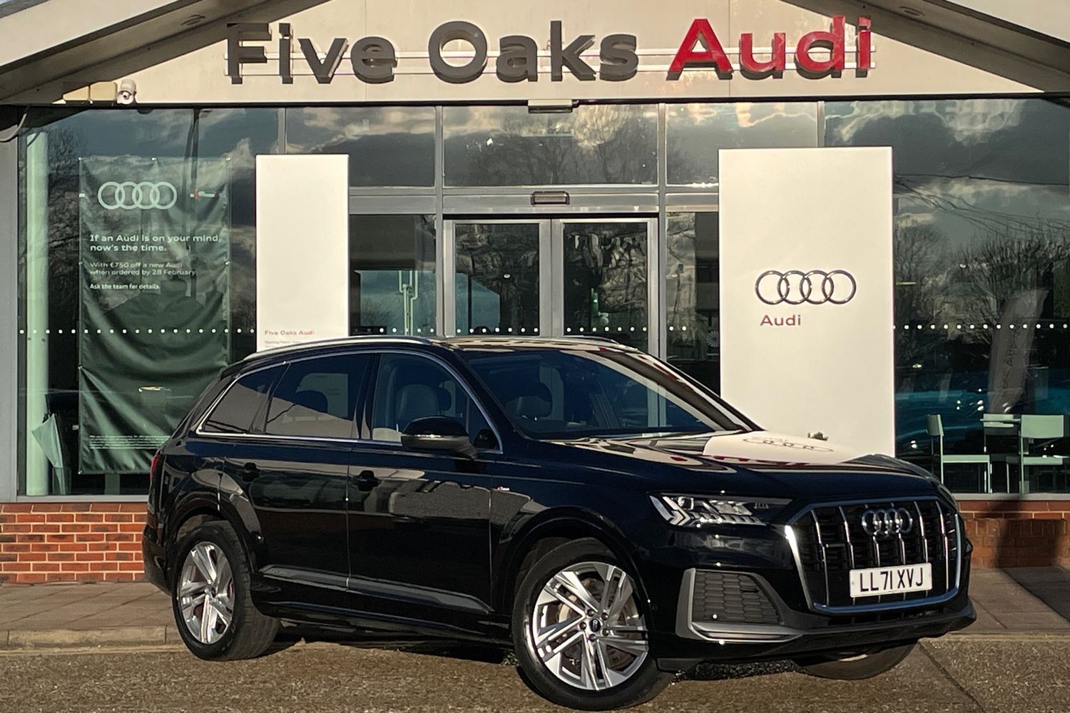 Main listing image - Audi Q7