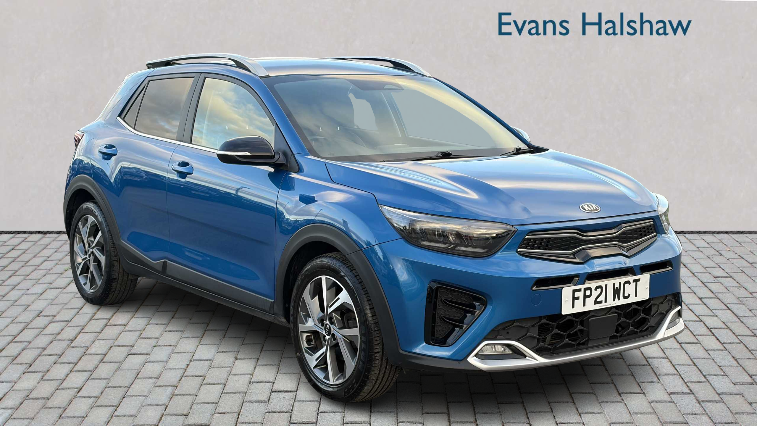 Main listing image - Kia Stonic