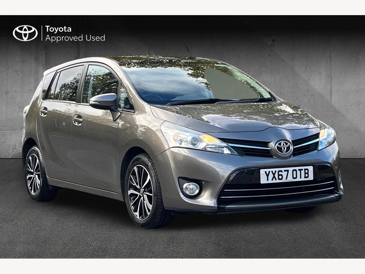 Main listing image - Toyota Verso