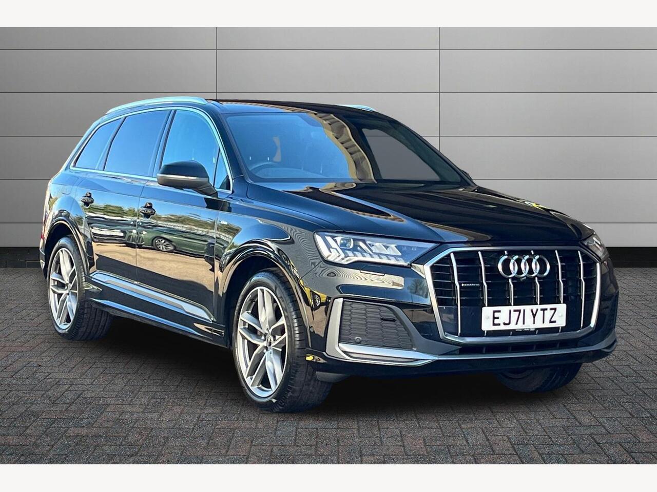Main listing image - Audi Q7