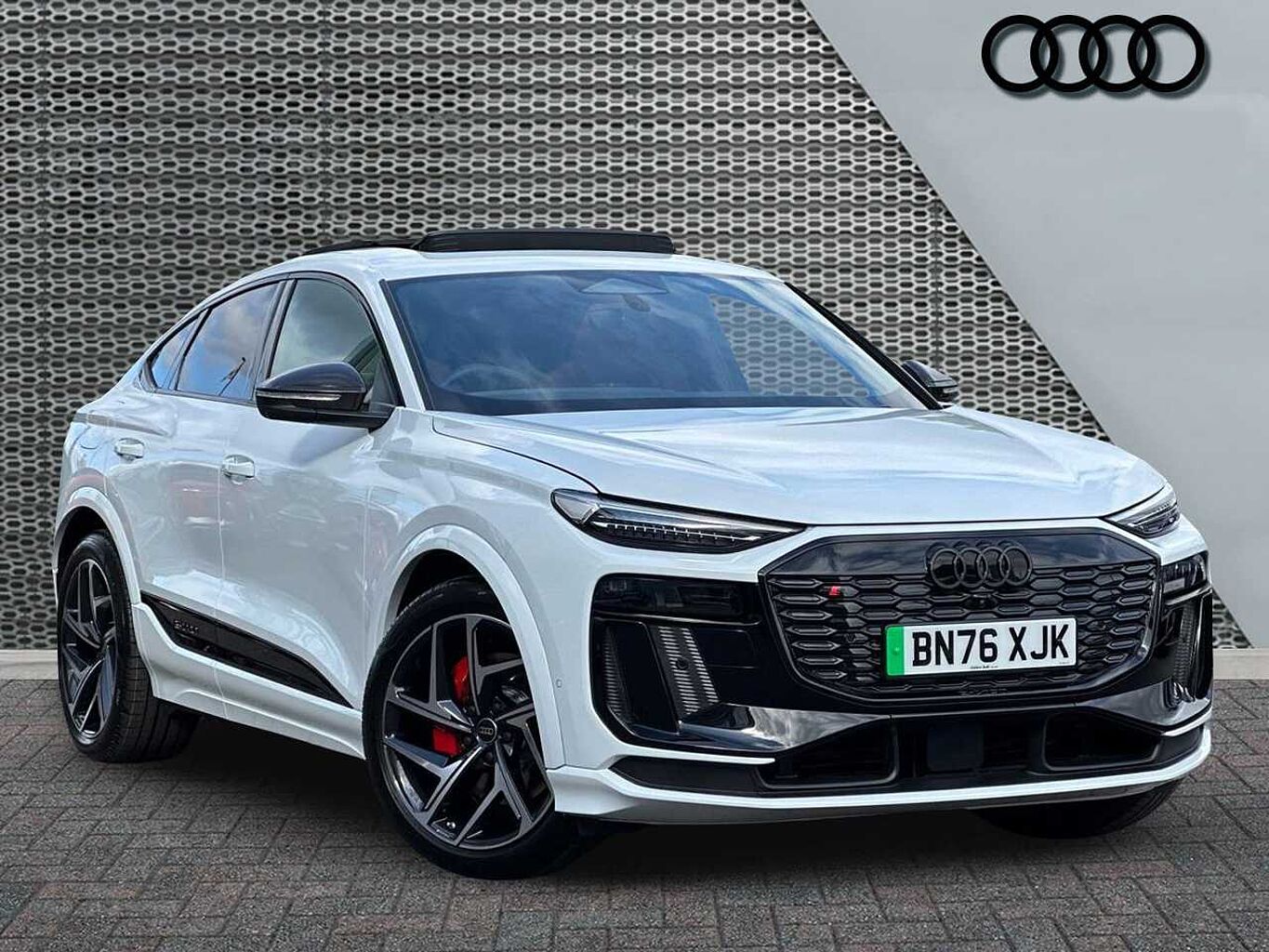 Main listing image - Audi Q6