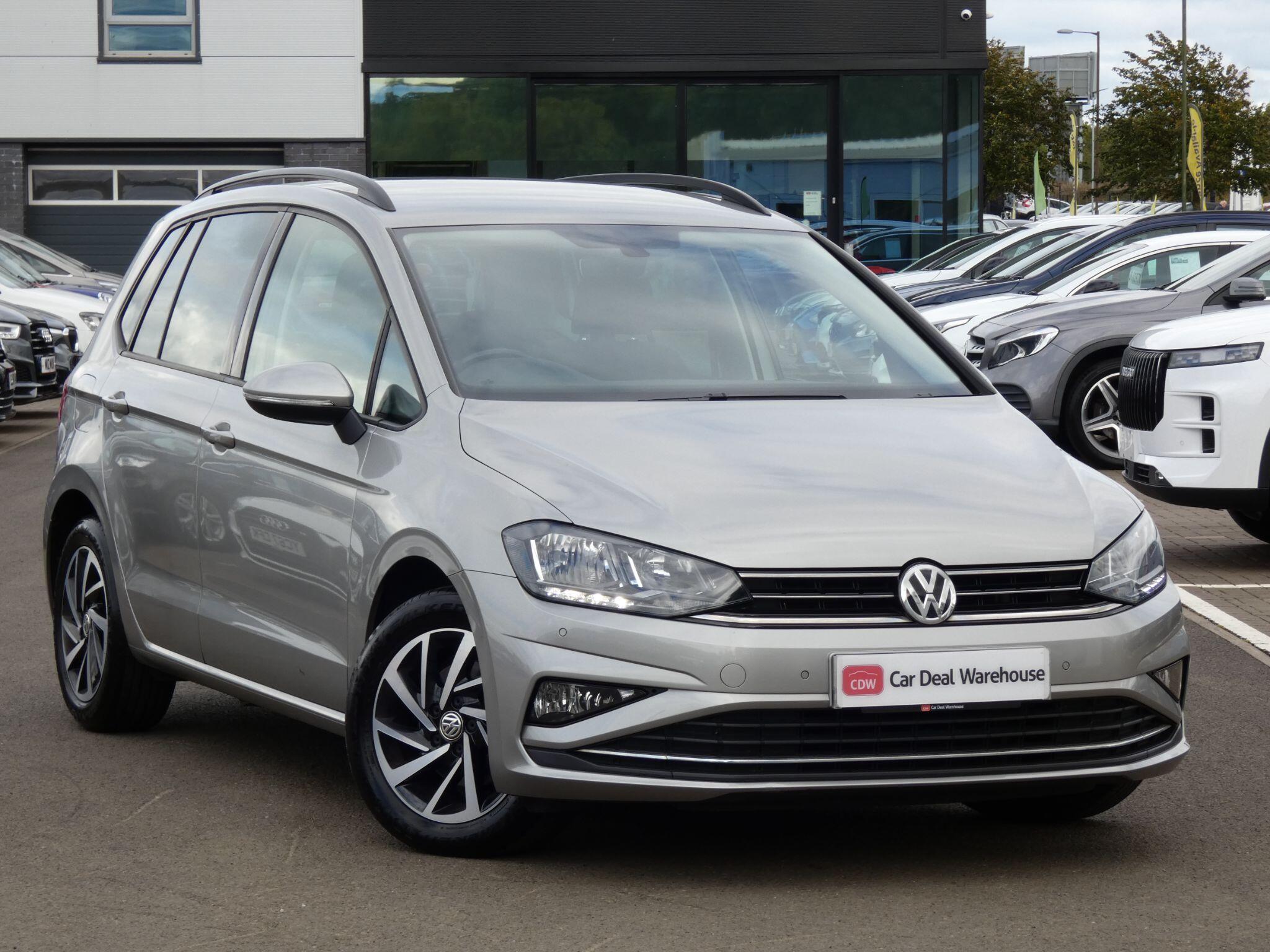 Main listing image - Volkswagen Golf SV