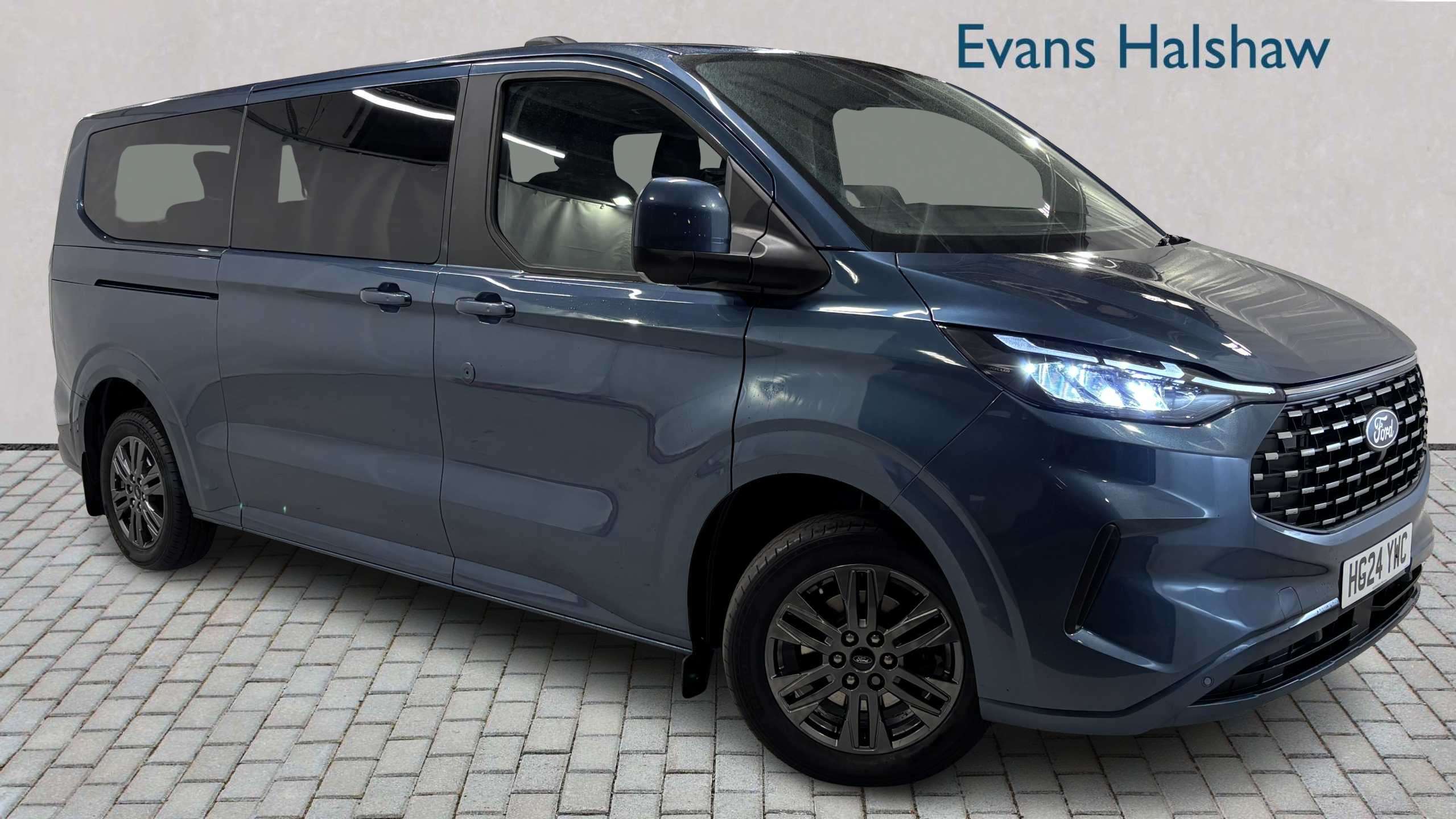 Main listing image - Ford Tourneo Custom