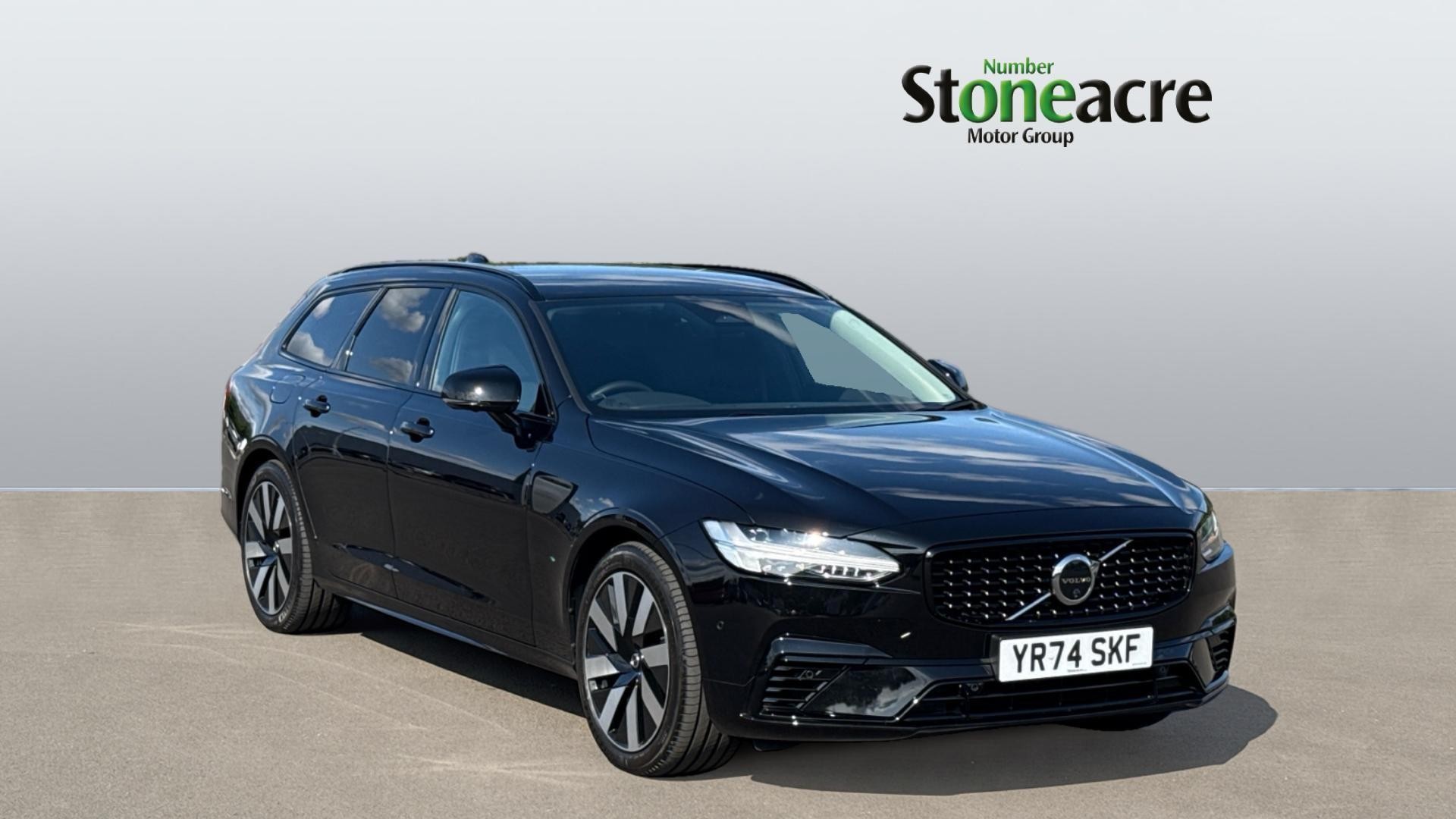 Main listing image - Volvo V90