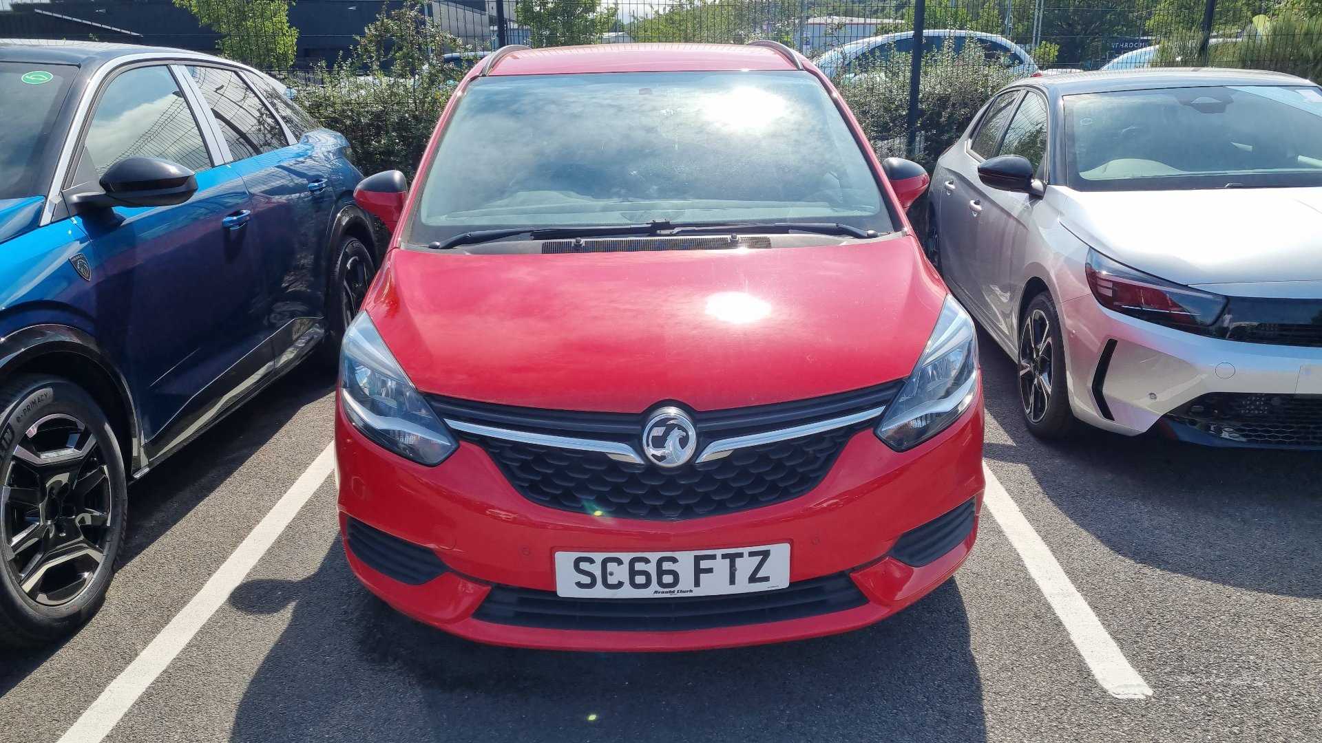 Main listing image - Vauxhall Zafira