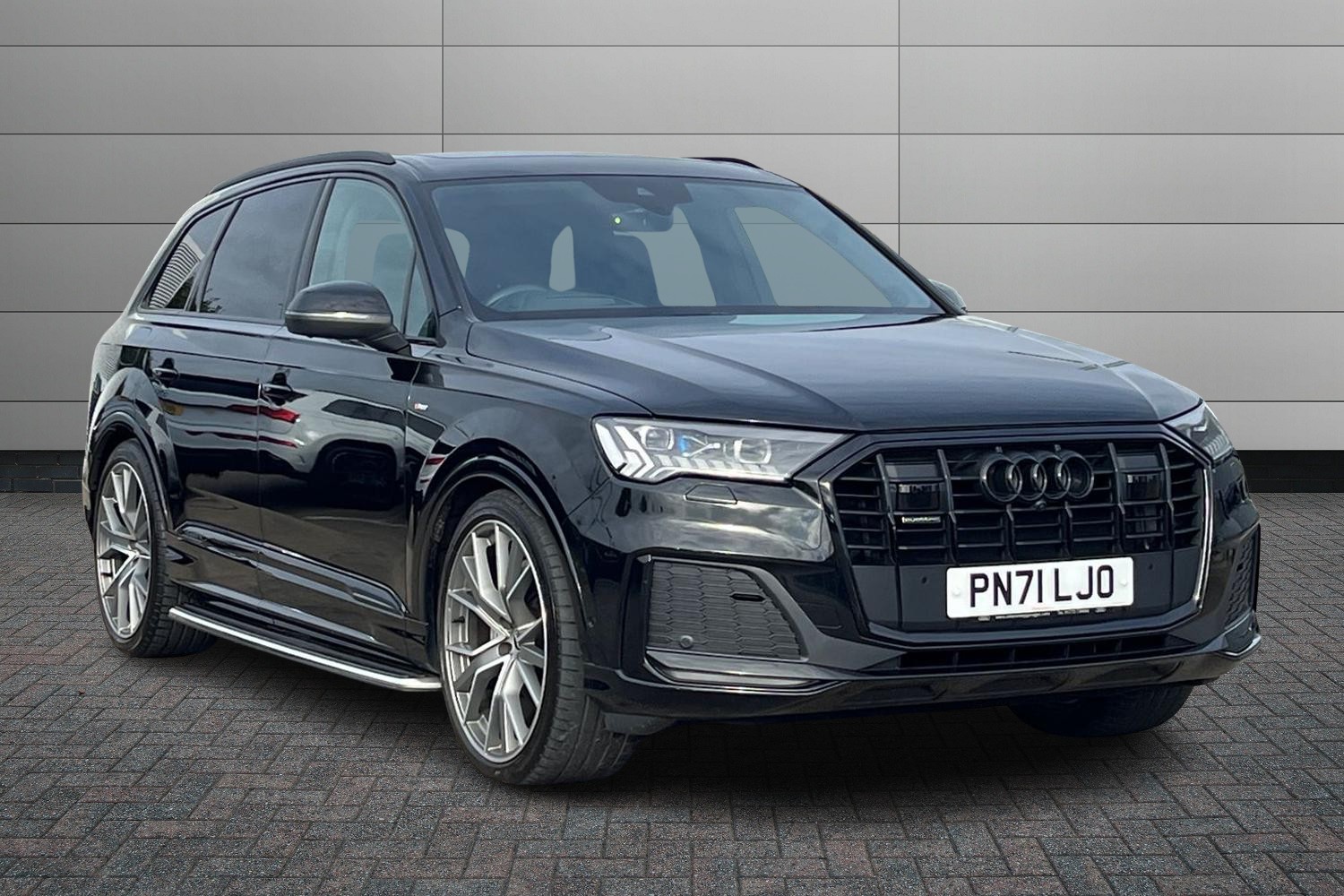 Main listing image - Audi Q7