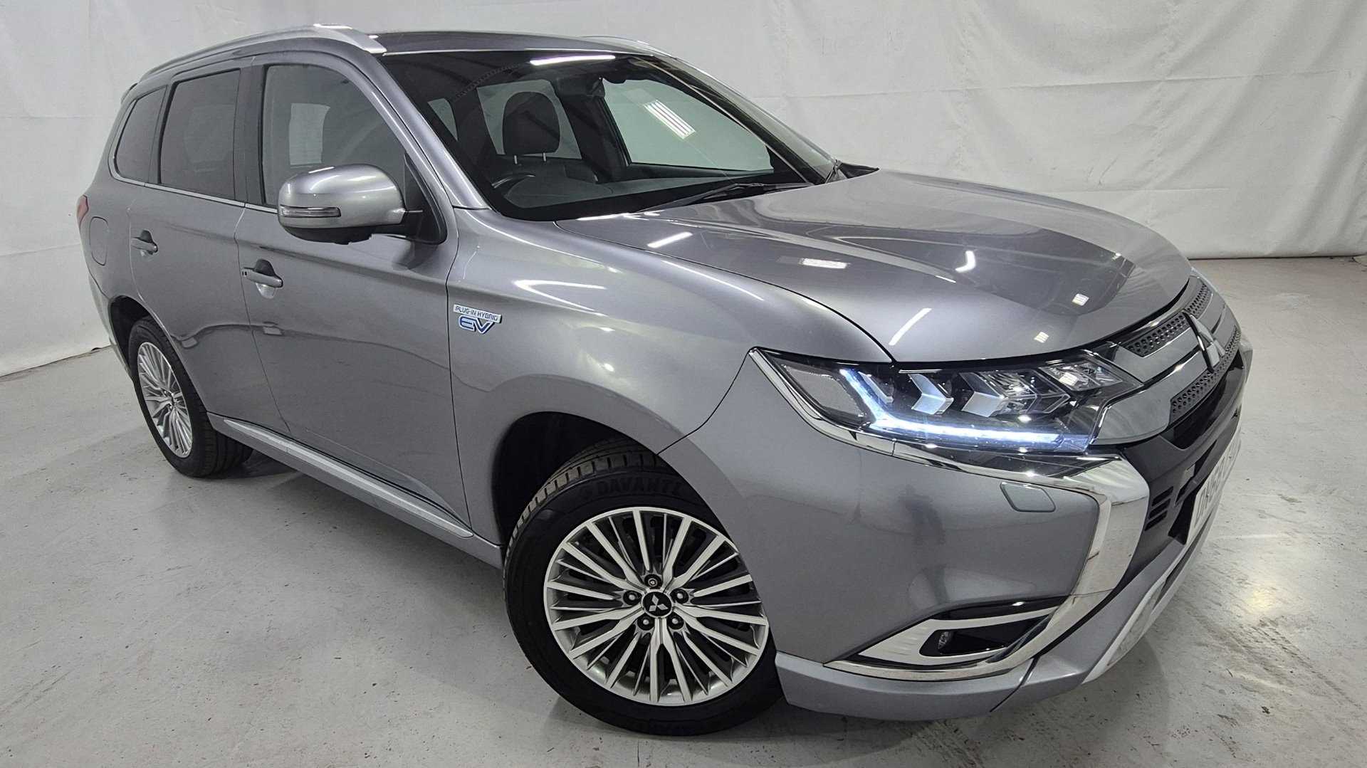 Main listing image - Mitsubishi Outlander