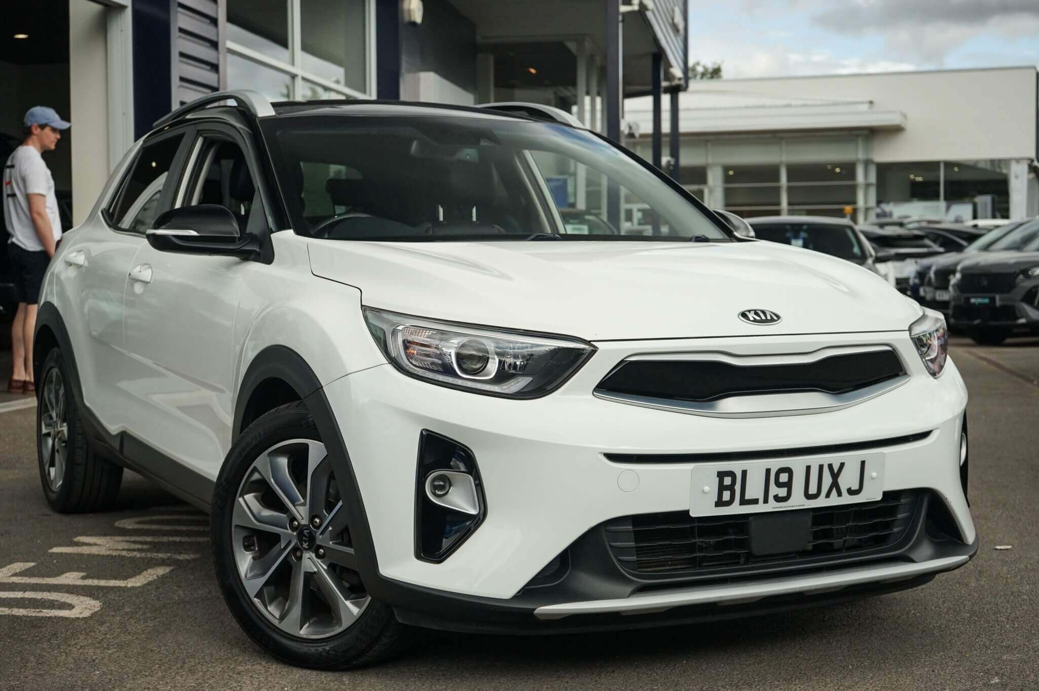 Main listing image - Kia Stonic