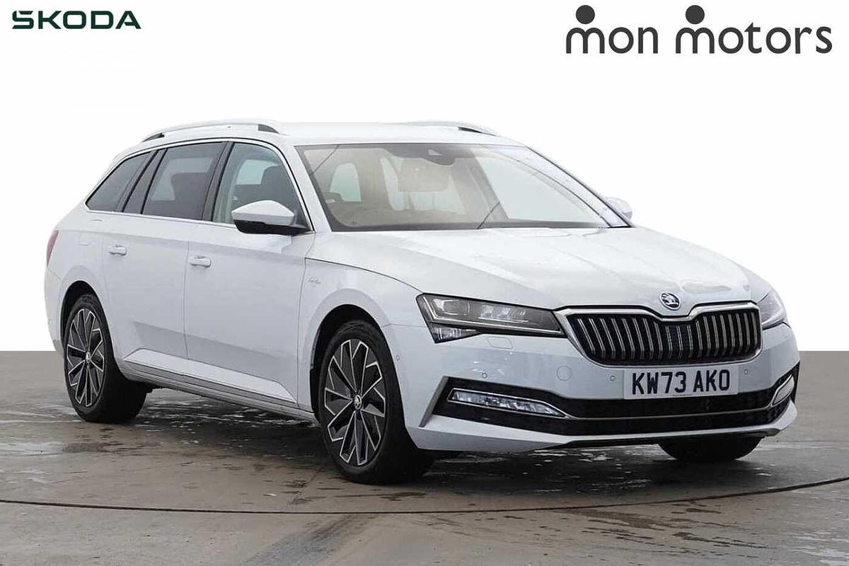 Main listing image - Skoda Superb Estate