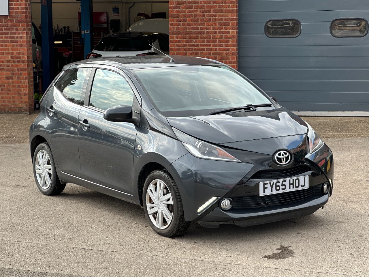 Main listing image - Toyota Aygo