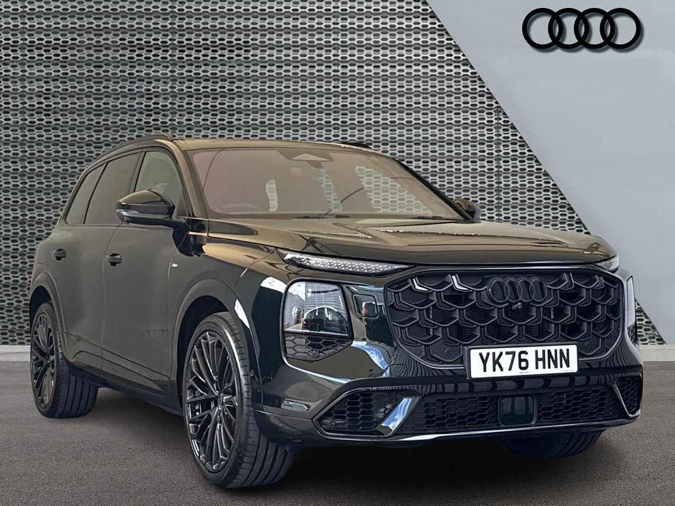 Main listing image - Audi Q7
