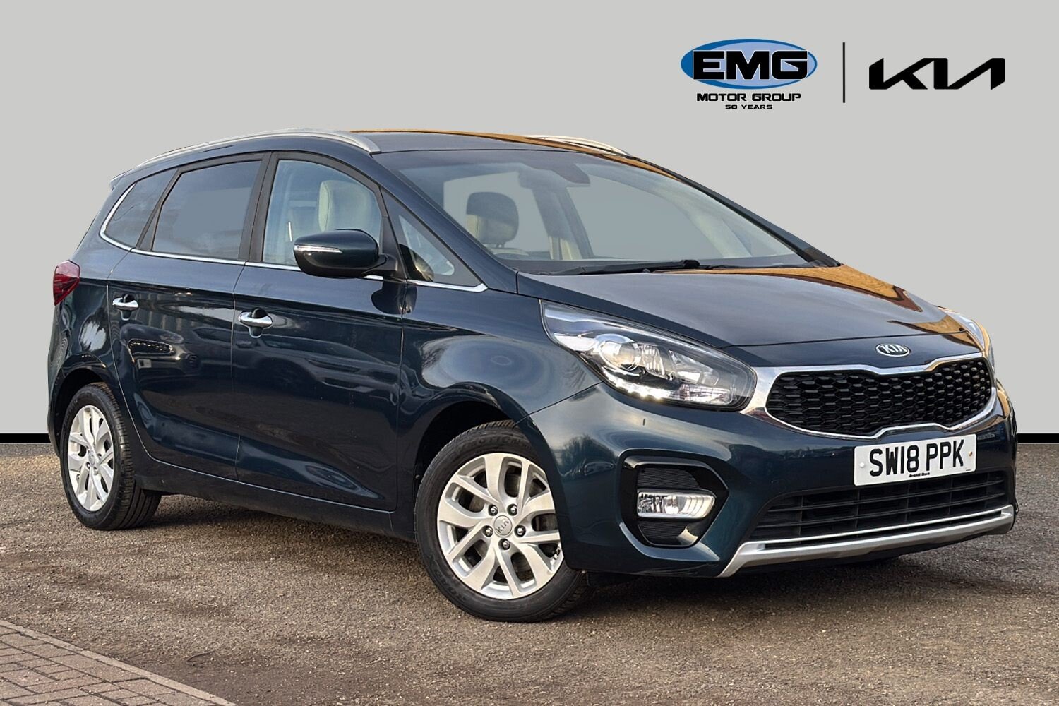 Main listing image - Kia Carens