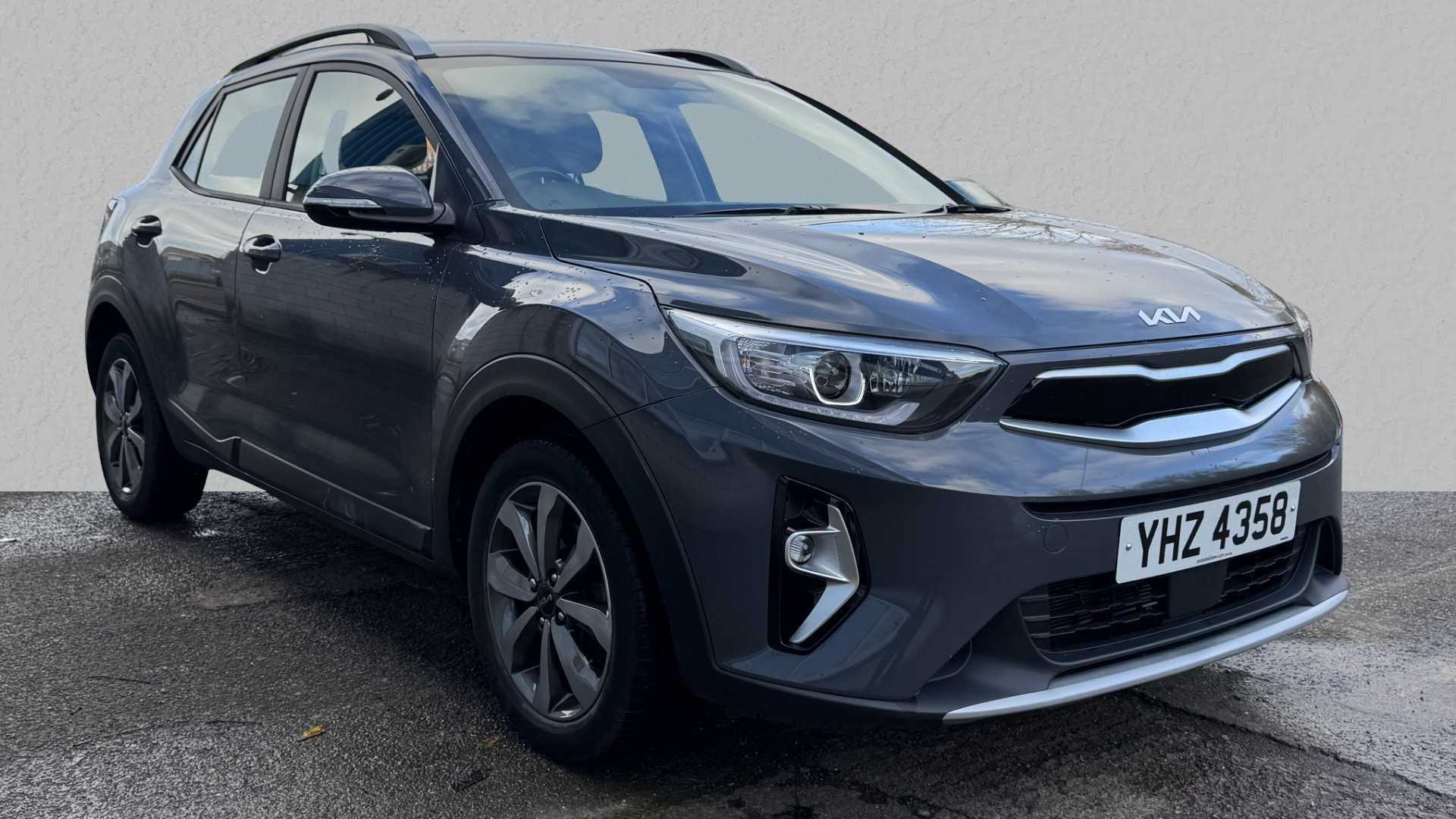 Main listing image - Kia Stonic