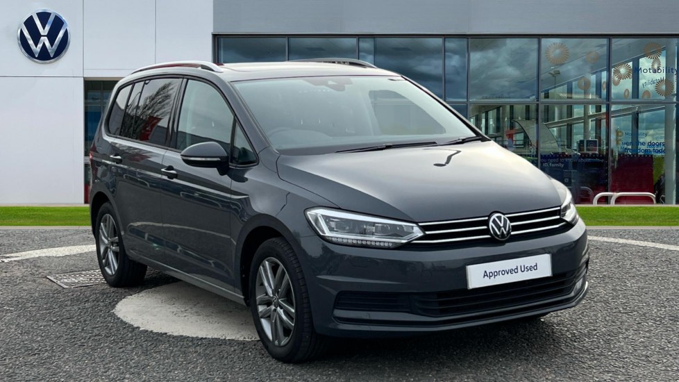Main listing image - Volkswagen Touran