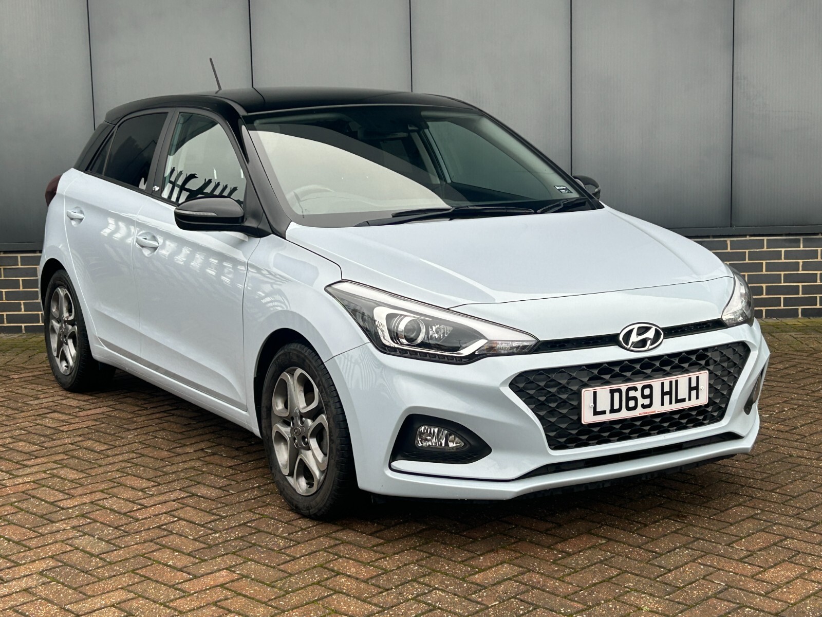 Main listing image - Hyundai i20