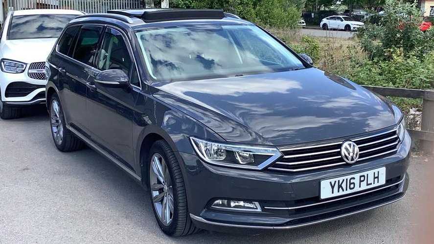 Main listing image - Volkswagen Passat Estate