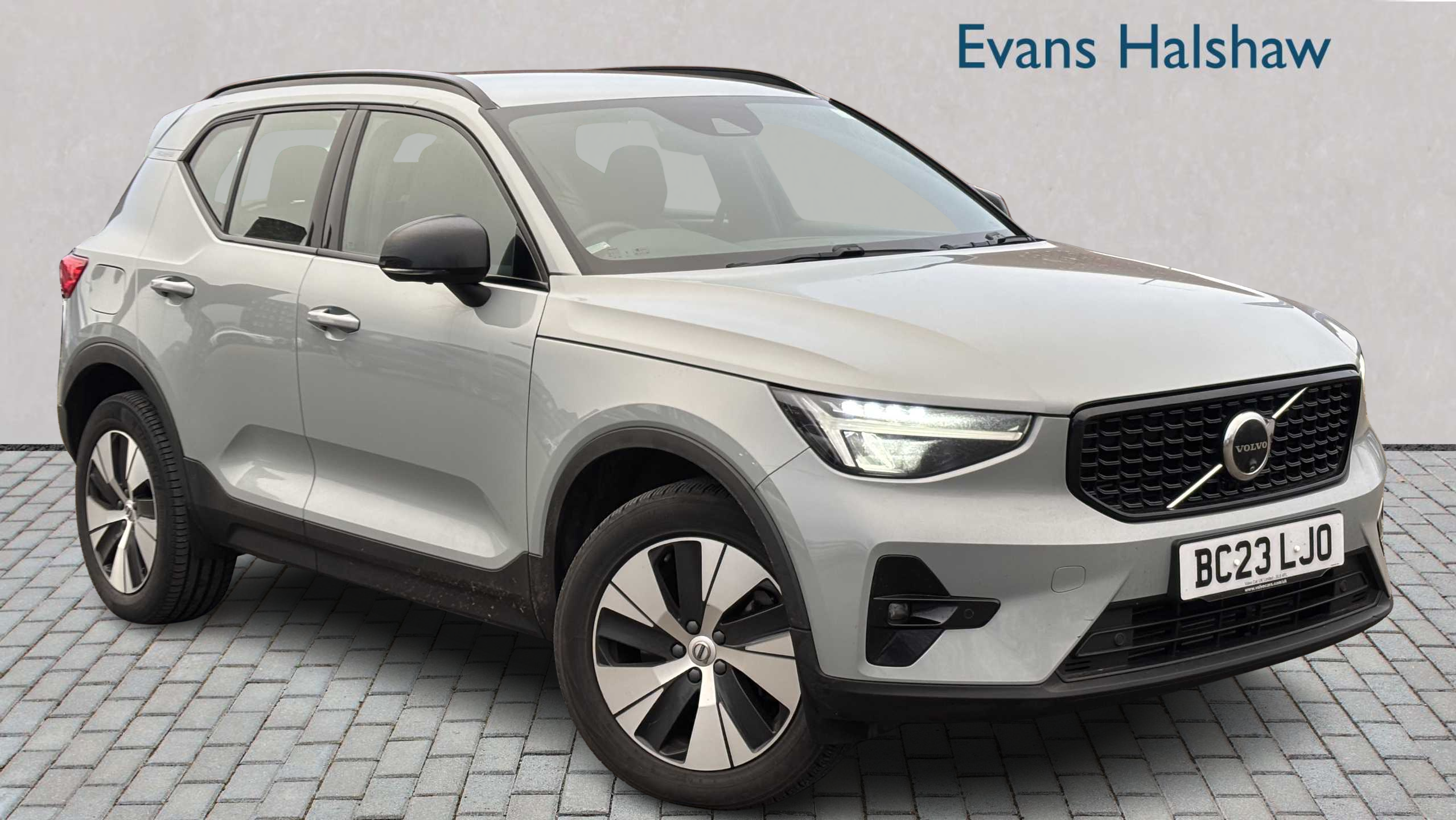 Main listing image - Volvo XC40 Recharge