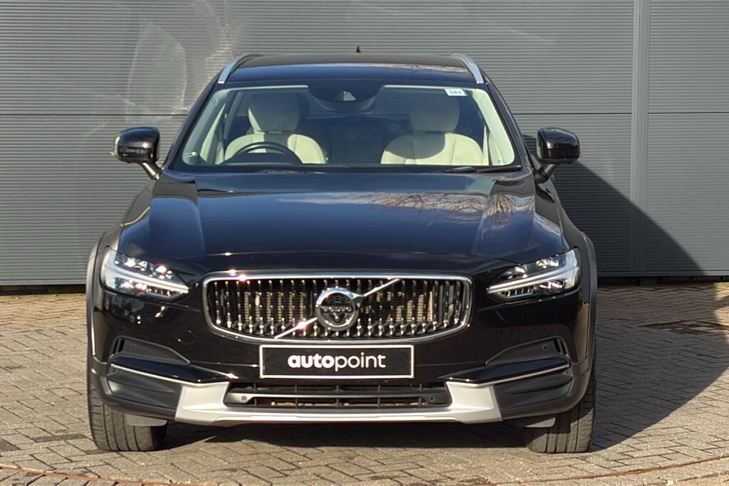 Main listing image - Volvo V90 Cross Country