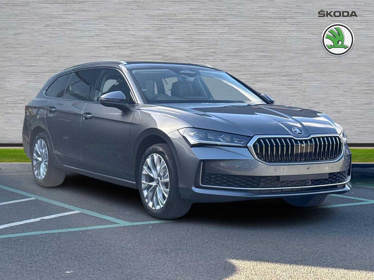 Main listing image - Skoda Superb