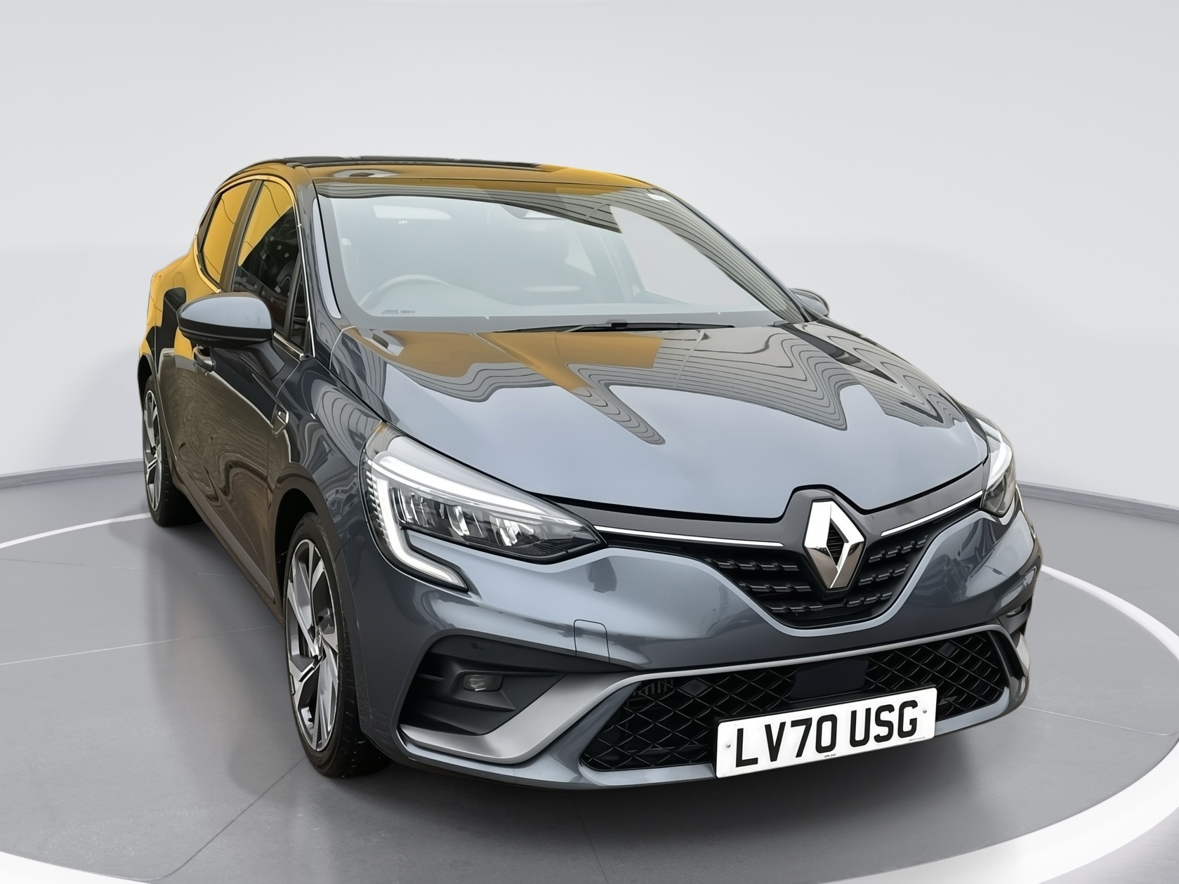 Main listing image - Renault Clio