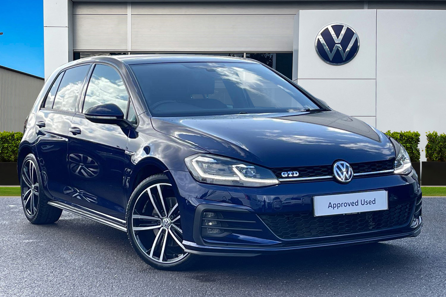 Main listing image - Volkswagen Golf